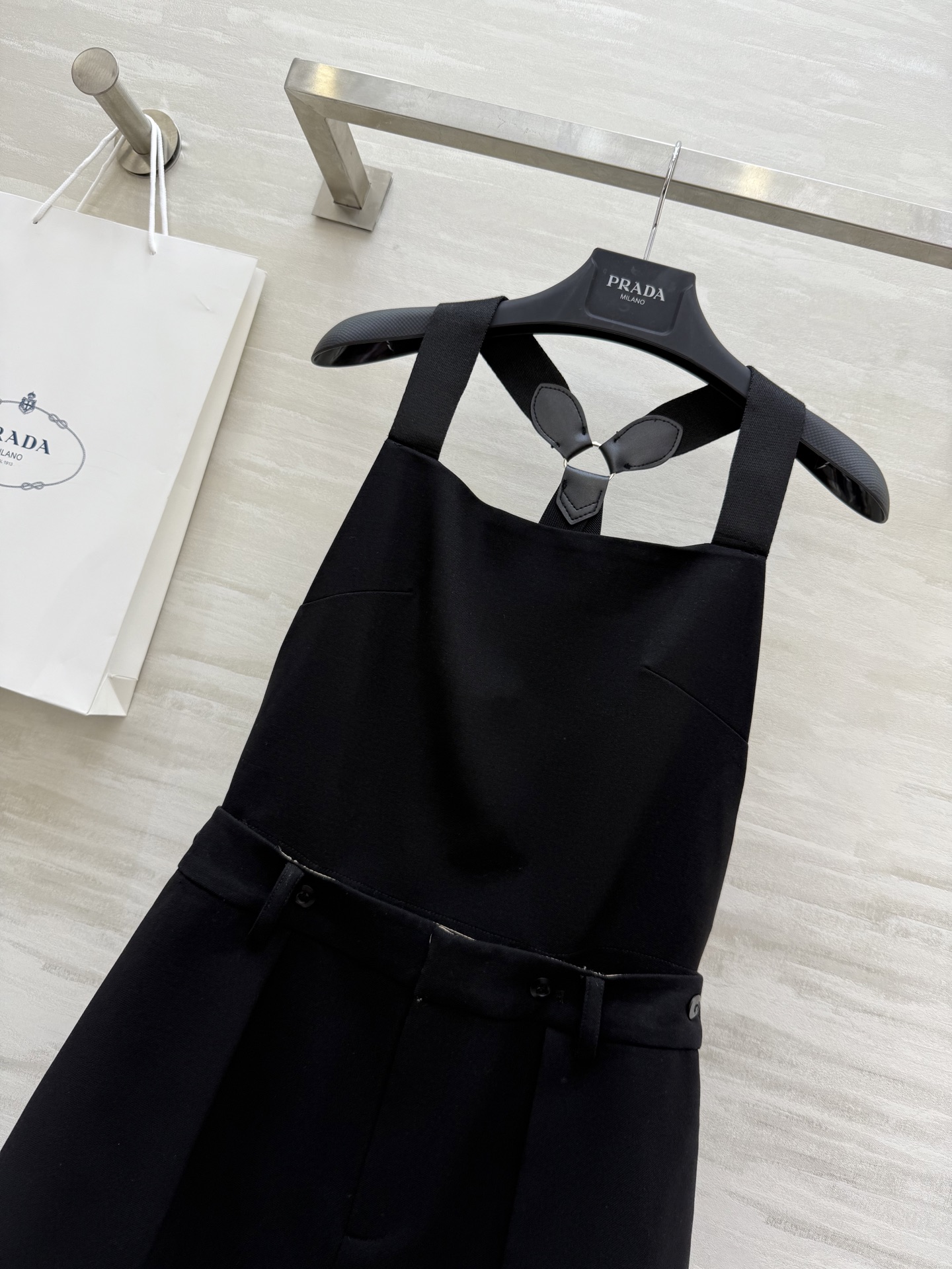 #Prad♡²⁵ootd✔️新款背带裙 最百搭 时髦精的OOTD 高品质定制 现货首发size：S/M/