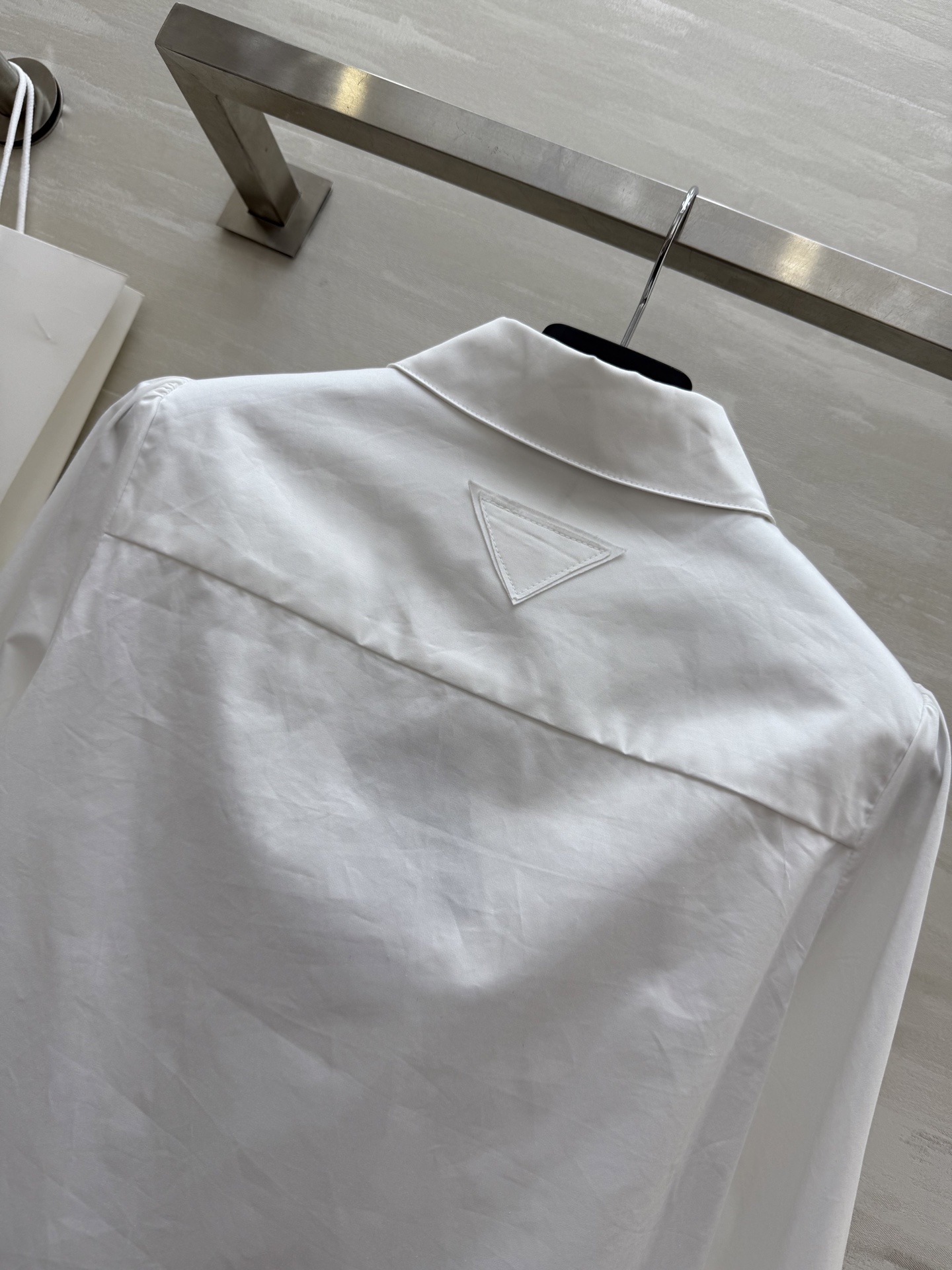 #Prad♡²⁵压褶短款衬衣 开模五金纽扣 高品质定制 现货首发size：S/M/L（s码肩宽：32，胸