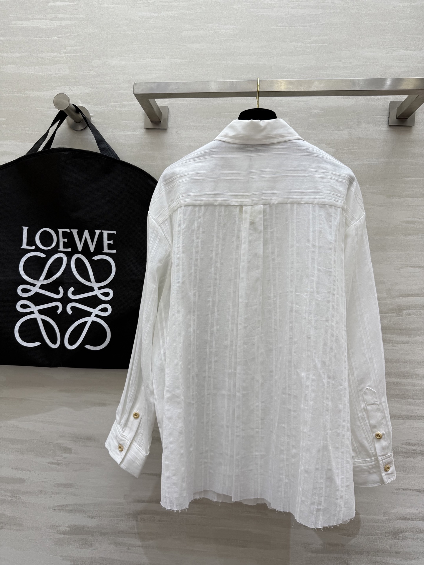 #Loew♡²⁵春夏新款 定织条纹宽松衬衫 棉质刺绣度假风时髦感 镂空经典绣花设计 高品质定制 现货首发