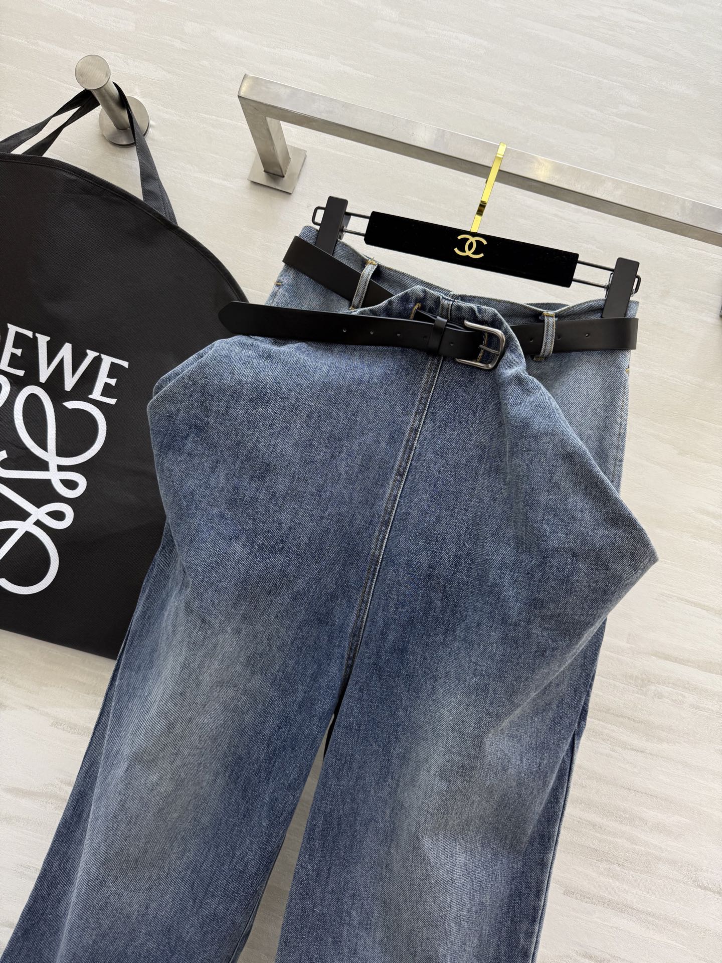 #Loew♡²⁵结构主义窄版牛仔裤 买裤子送牛皮腰带‼️ 超级时髦有型 高品质定制 现货首发size：S