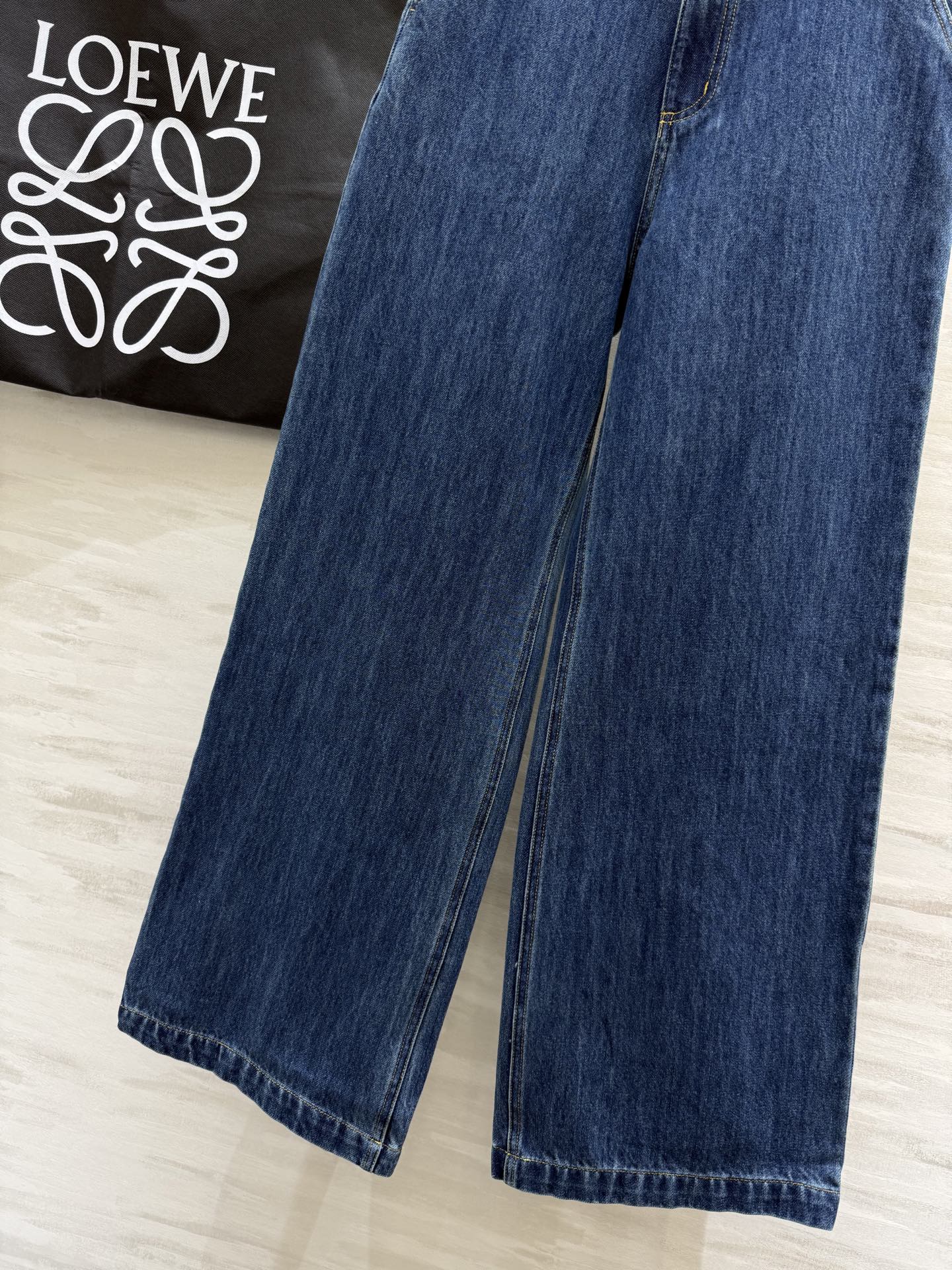 #Loew♡²⁵洗水丹宁直筒牛仔裤 高品质定制 现货首发size：S/M/L（s码腰围：64，裤长：10