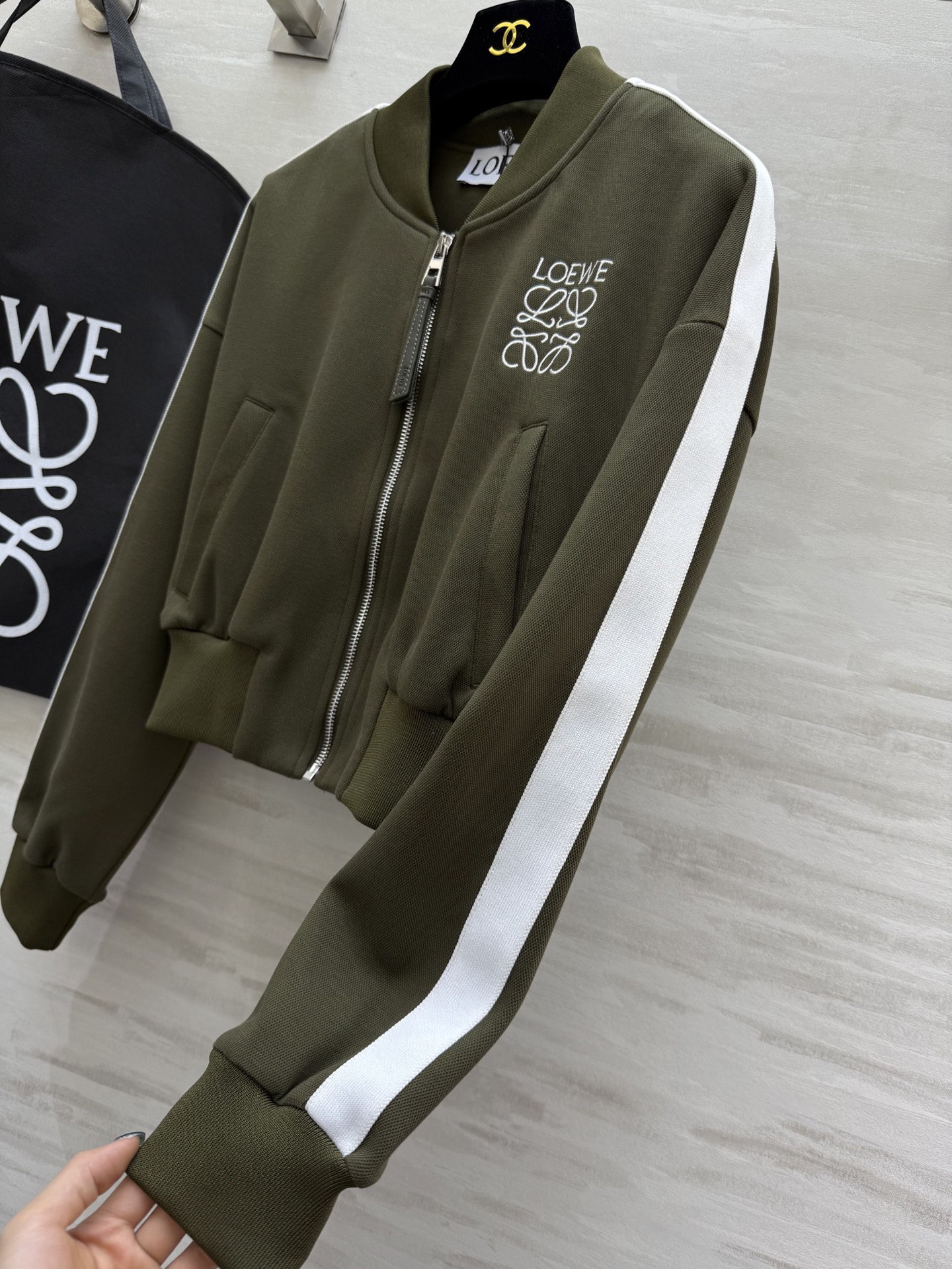 #Loew♡²⁵刺绣logo短款棒球服夹克 高品质定制 现货首发size：S/M/L（s码肩宽：55， 