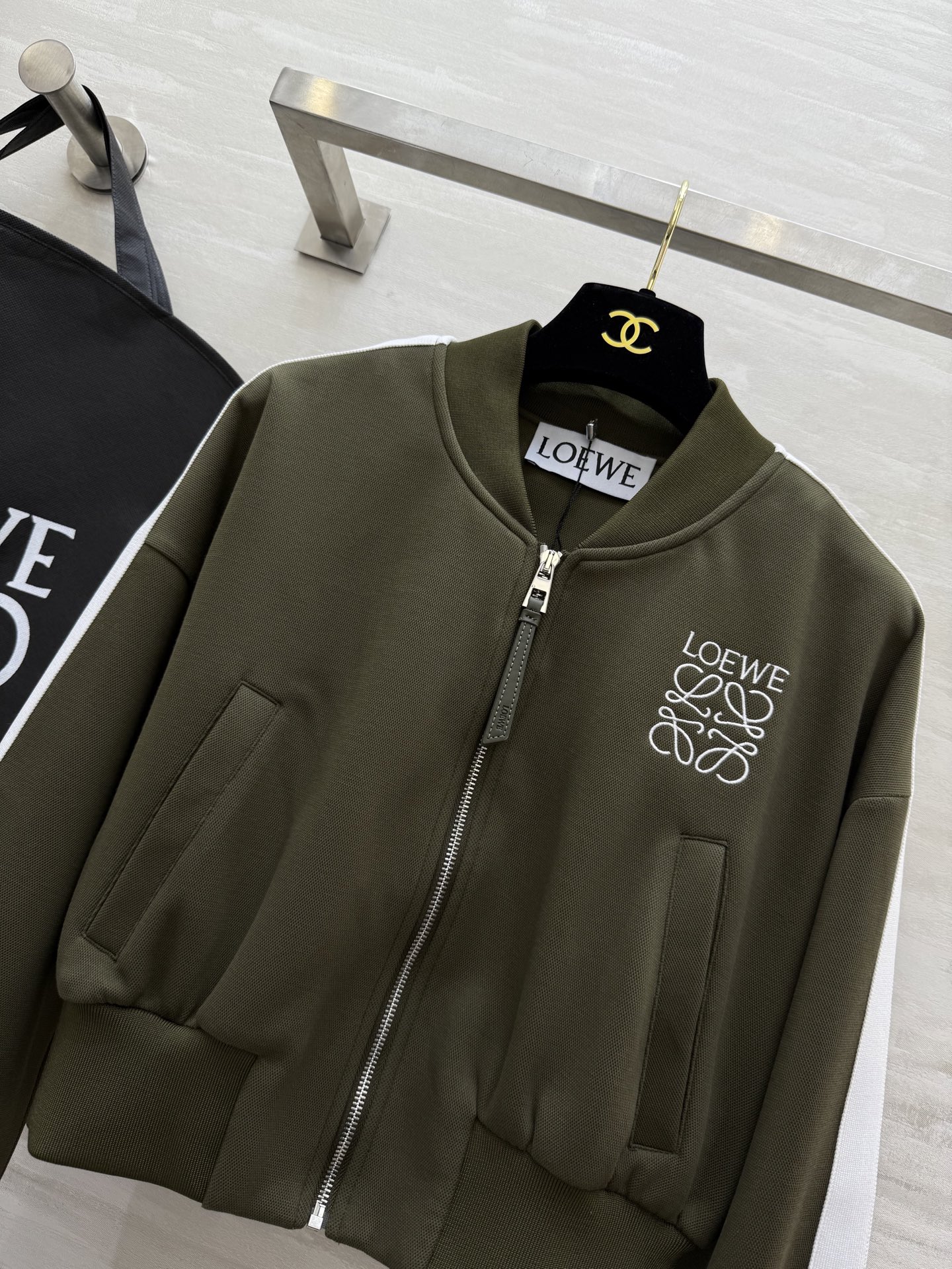 #Loew♡²⁵刺绣logo短款棒球服夹克 高品质定制 现货首发size：S/M/L（s码肩宽：55， 