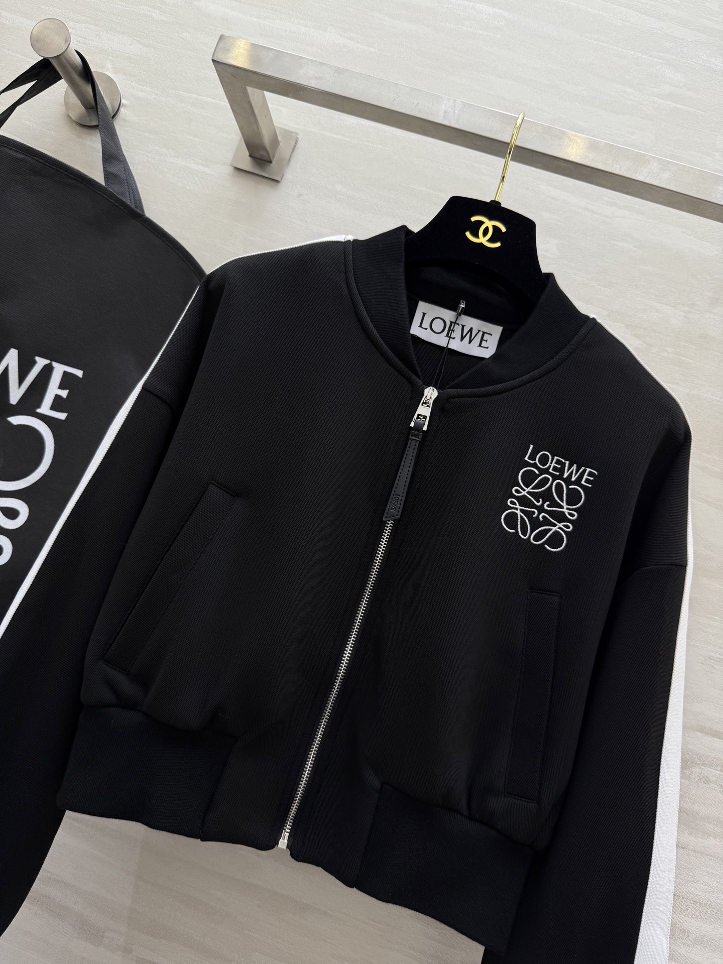 #Loew♡²⁵刺绣logo短款棒球服夹克 高品质定制 现货首发size：S/M/L（s码肩宽：55， 