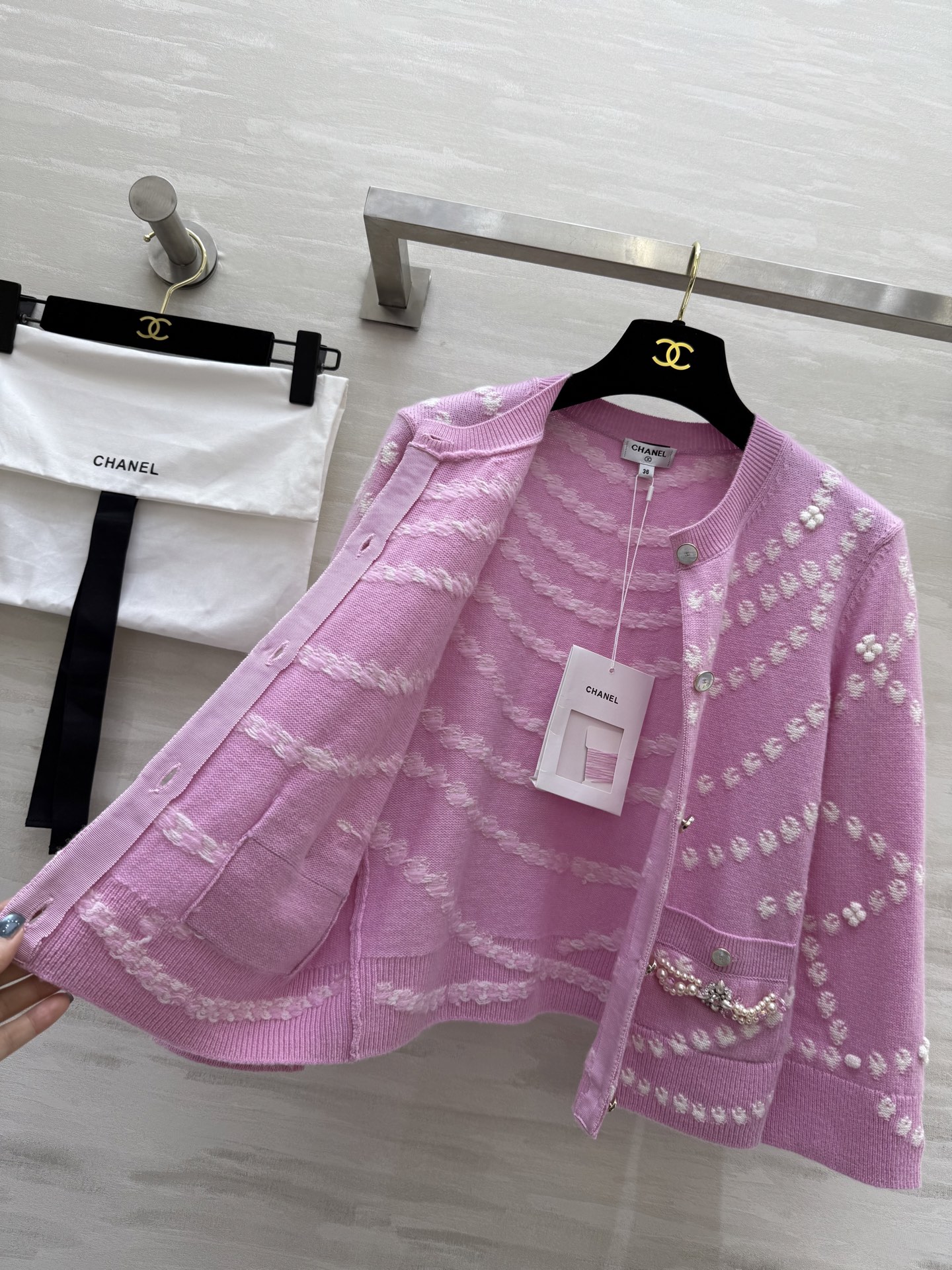 #Chane♡²⁵P 珍珠链条图案钉珠开衫 原版开发 高品质定制 现货首发size：36/38/40（）