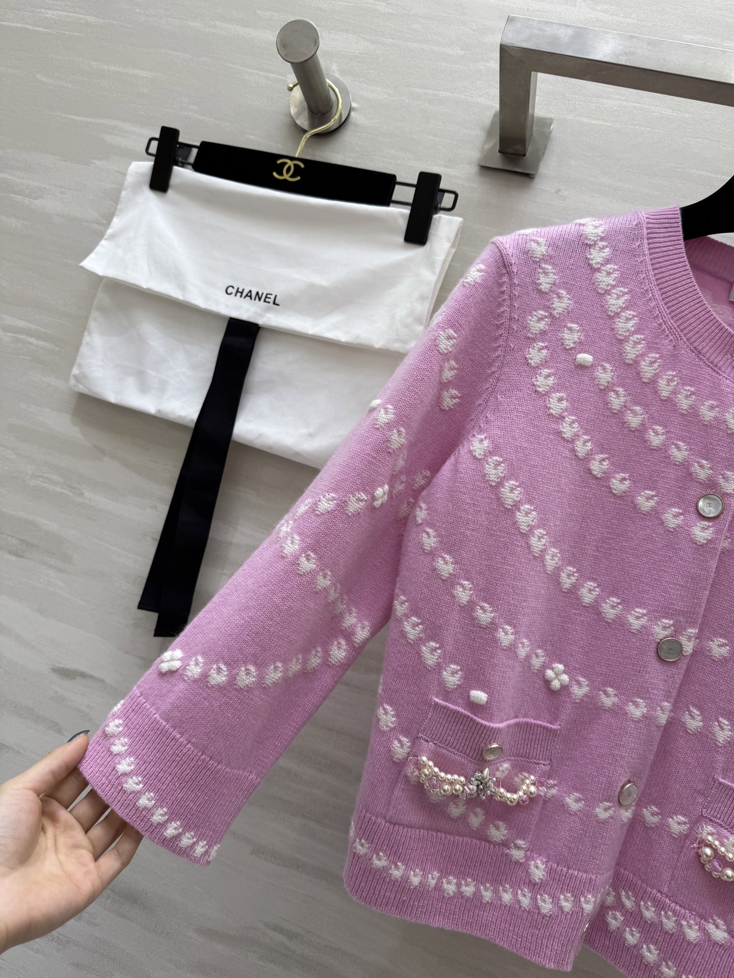 #Chane♡²⁵P 珍珠链条图案钉珠开衫 原版开发 高品质定制 现货首发size：36/38/40（）