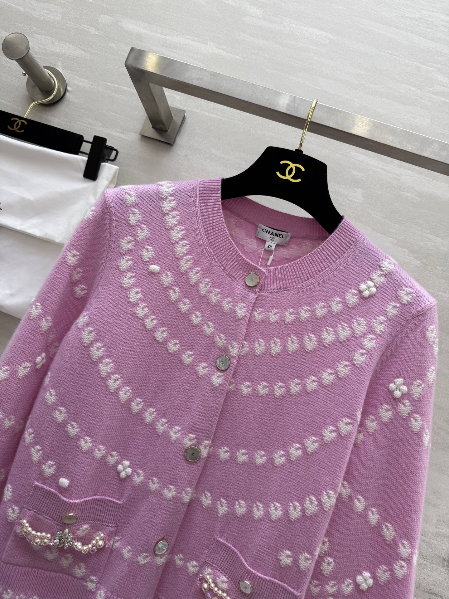 #Chane♡²⁵P 珍珠链条图案钉珠开衫 原版开发 高品质定制 现货首发size：36/38/40（）