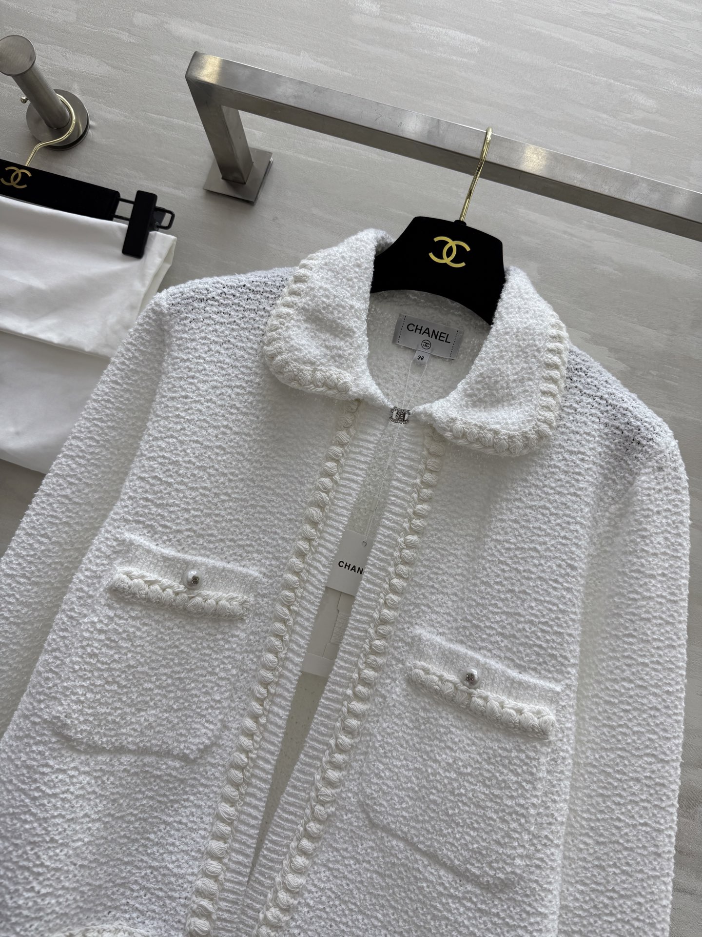 𝗖𝗛𝗔𝗡𝗘𝗟🖤 白月光针织🧶开衫外套 原版开发 高品质定制 现货首发size：36/38/40（）
