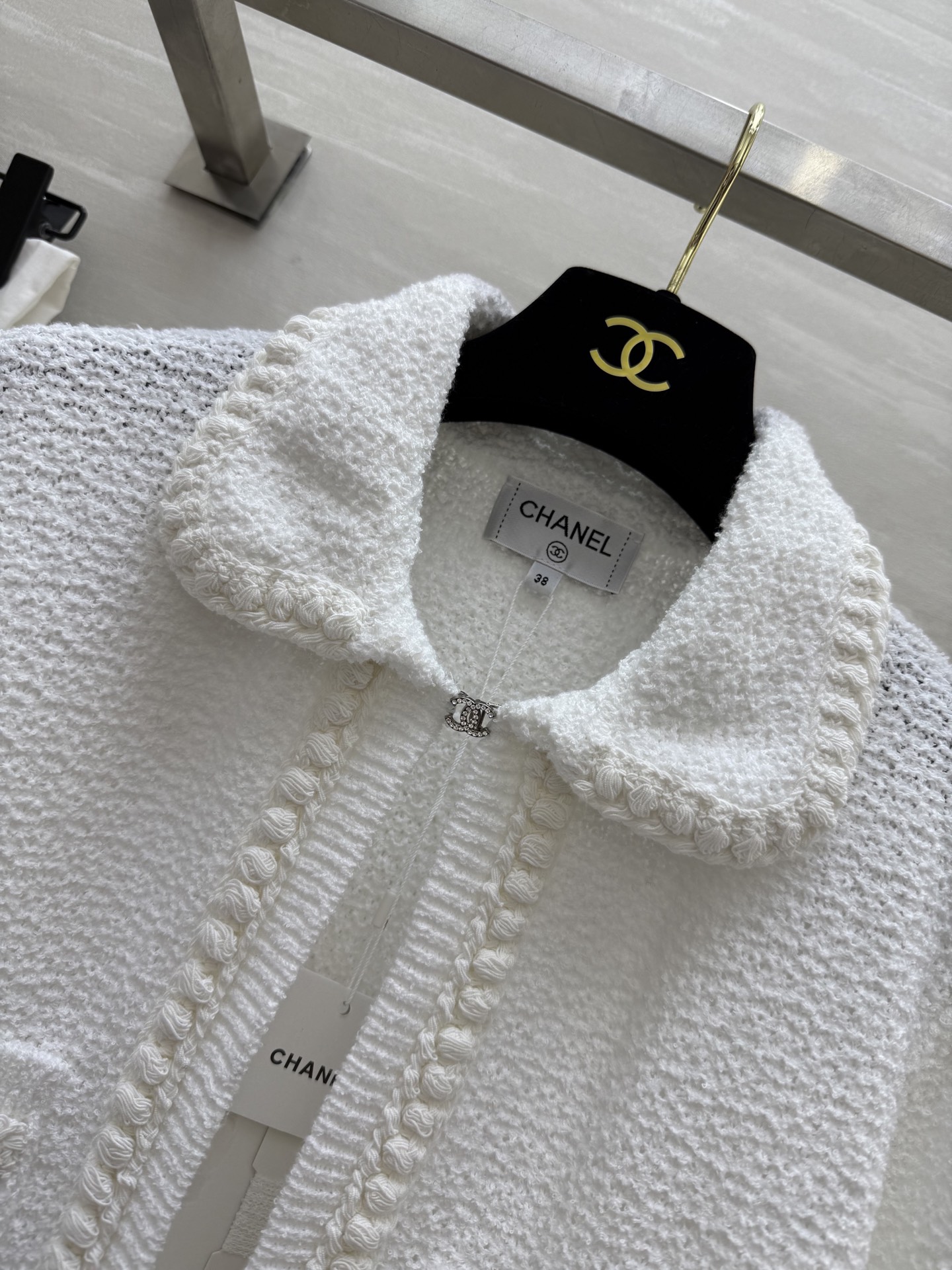 𝗖𝗛𝗔𝗡𝗘𝗟🖤 白月光针织🧶开衫外套 原版开发 高品质定制 现货首发size：36/38/40（）
