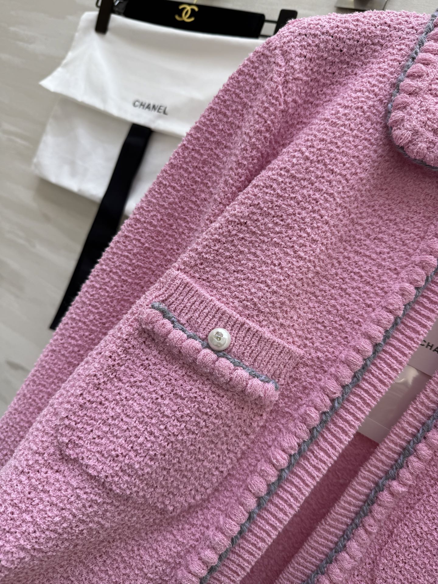 𝗖𝗛𝗔𝗡𝗘𝗟🖤 白月光针织🧶开衫外套 原版开发 高品质定制 现货首发size：36/38/40（）