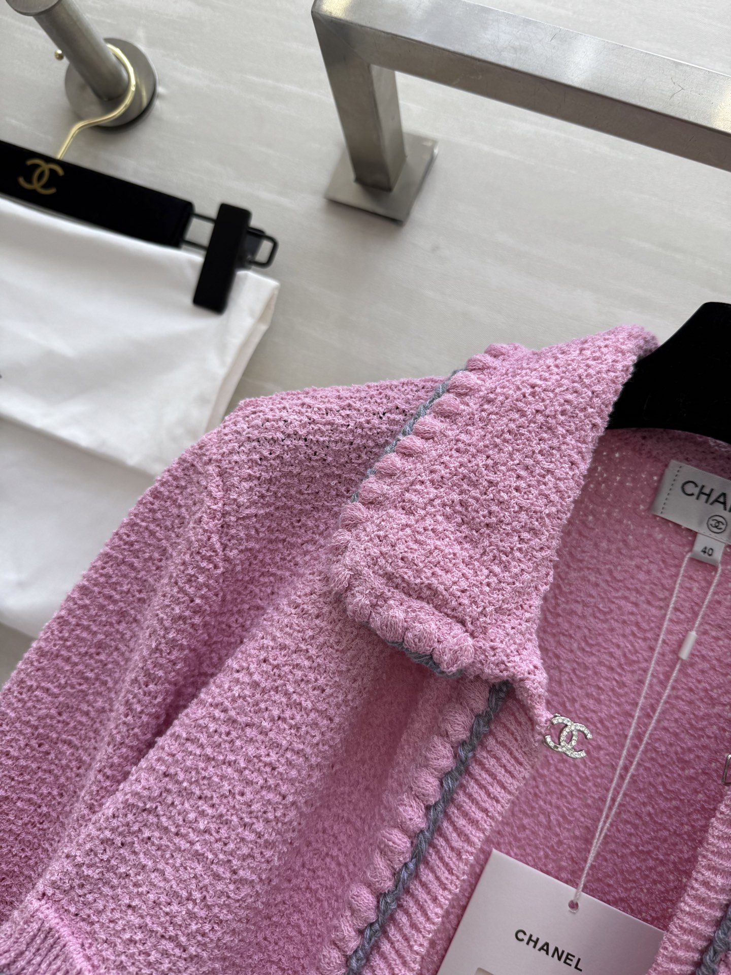 𝗖𝗛𝗔𝗡𝗘𝗟🖤 白月光针织🧶开衫外套 原版开发 高品质定制 现货首发size：36/38/40（）