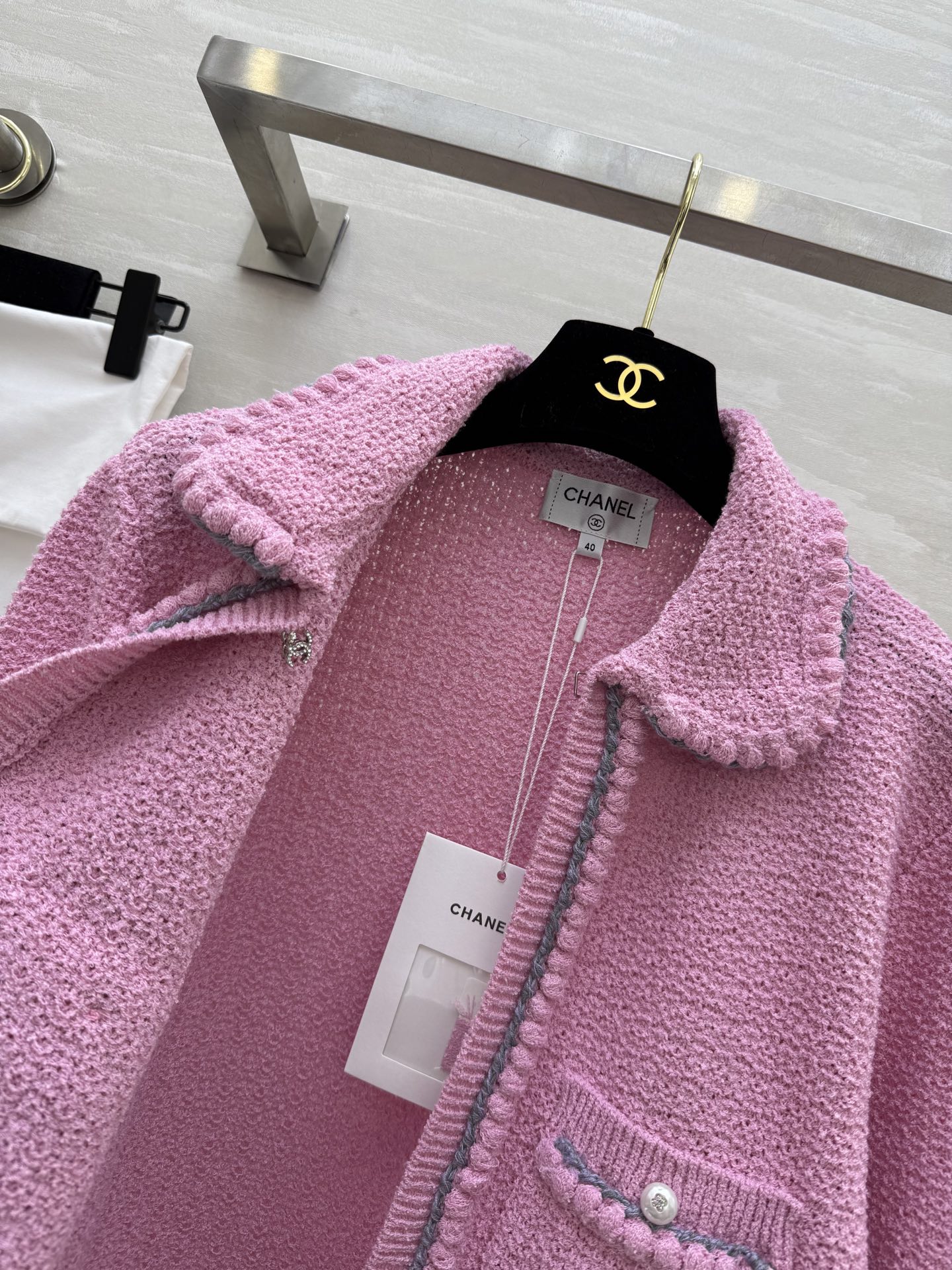 𝗖𝗛𝗔𝗡𝗘𝗟🖤 白月光针织🧶开衫外套 原版开发 高品质定制 现货首发size：36/38/40（）
