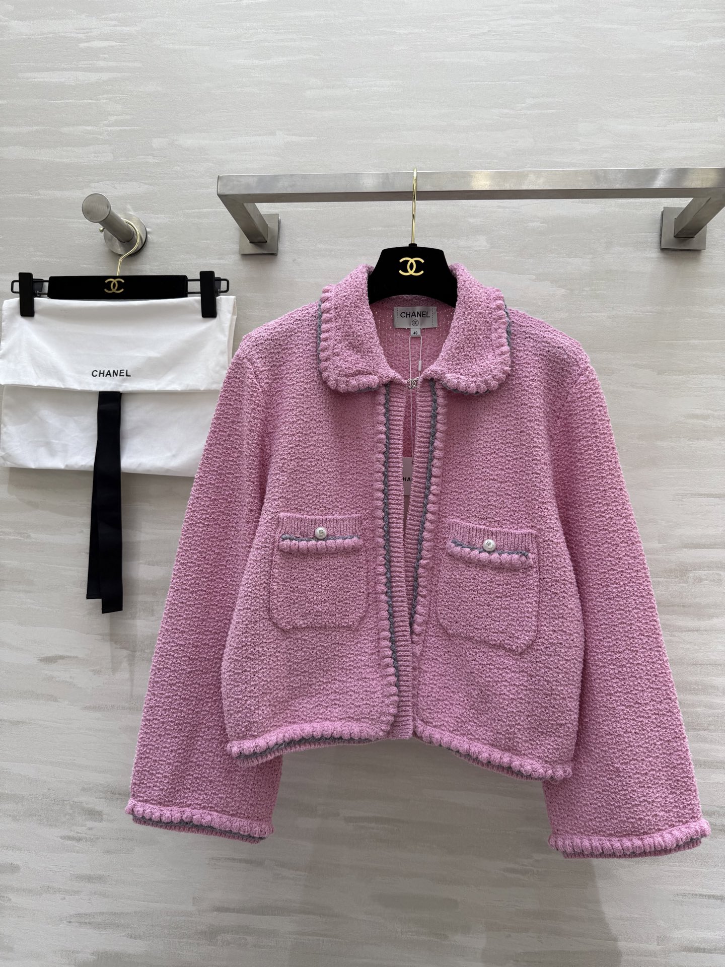 𝗖𝗛𝗔𝗡𝗘𝗟🖤 白月光针织🧶开衫外套 原版开发 高品质定制 现货首发size：36/38/40（）