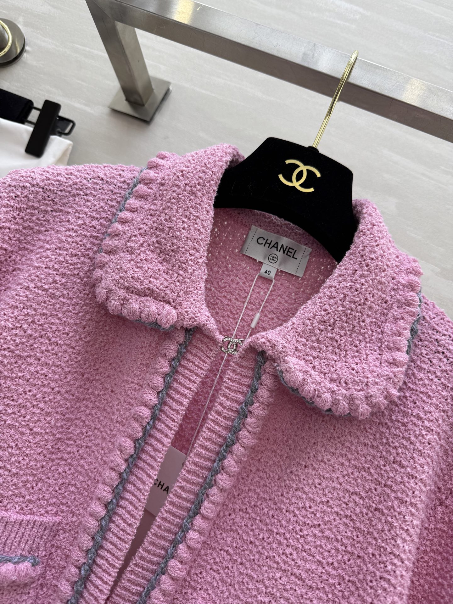 𝗖𝗛𝗔𝗡𝗘𝗟🖤 白月光针织🧶开衫外套 原版开发 高品质定制 现货首发size：36/38/40（）