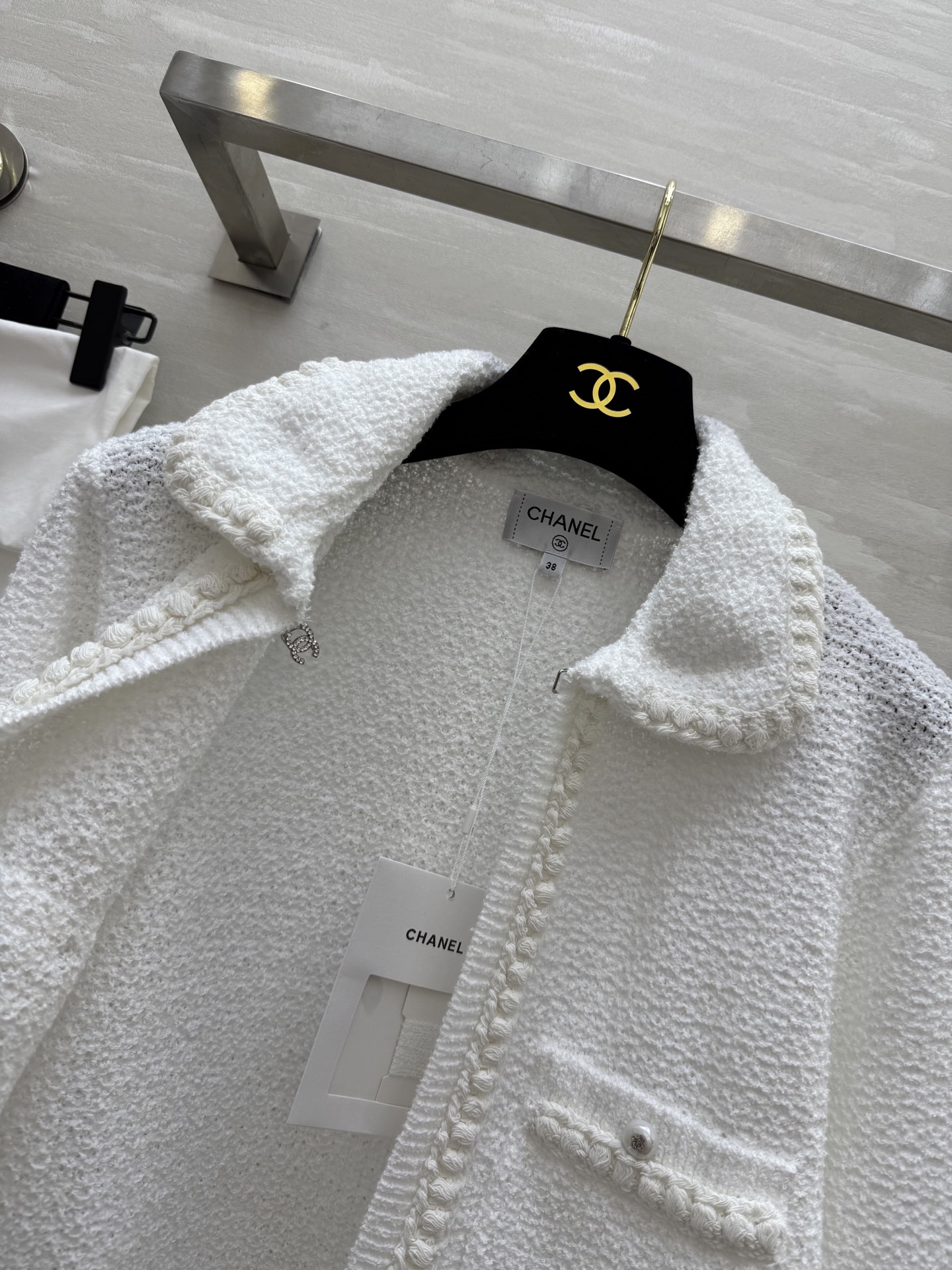 𝗖𝗛𝗔𝗡𝗘𝗟🖤 白月光针织🧶开衫外套 原版开发 高品质定制 现货首发size：36/38/40（）