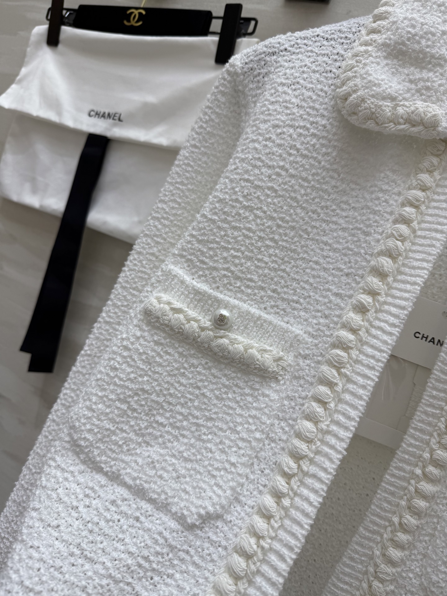 𝗖𝗛𝗔𝗡𝗘𝗟🖤 白月光针织🧶开衫外套 原版开发 高品质定制 现货首发size：36/38/40（）