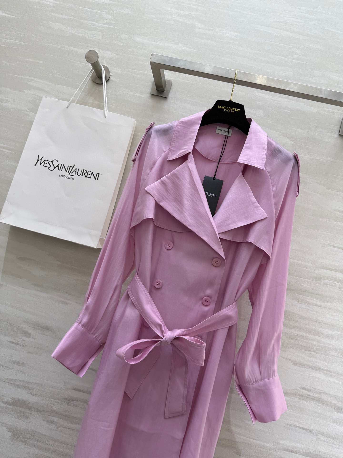 #ysl²⁵春夏新款 天丝风衣 高品质 现货首发size：S/M/L（s码胸围：114， 衣长：114）