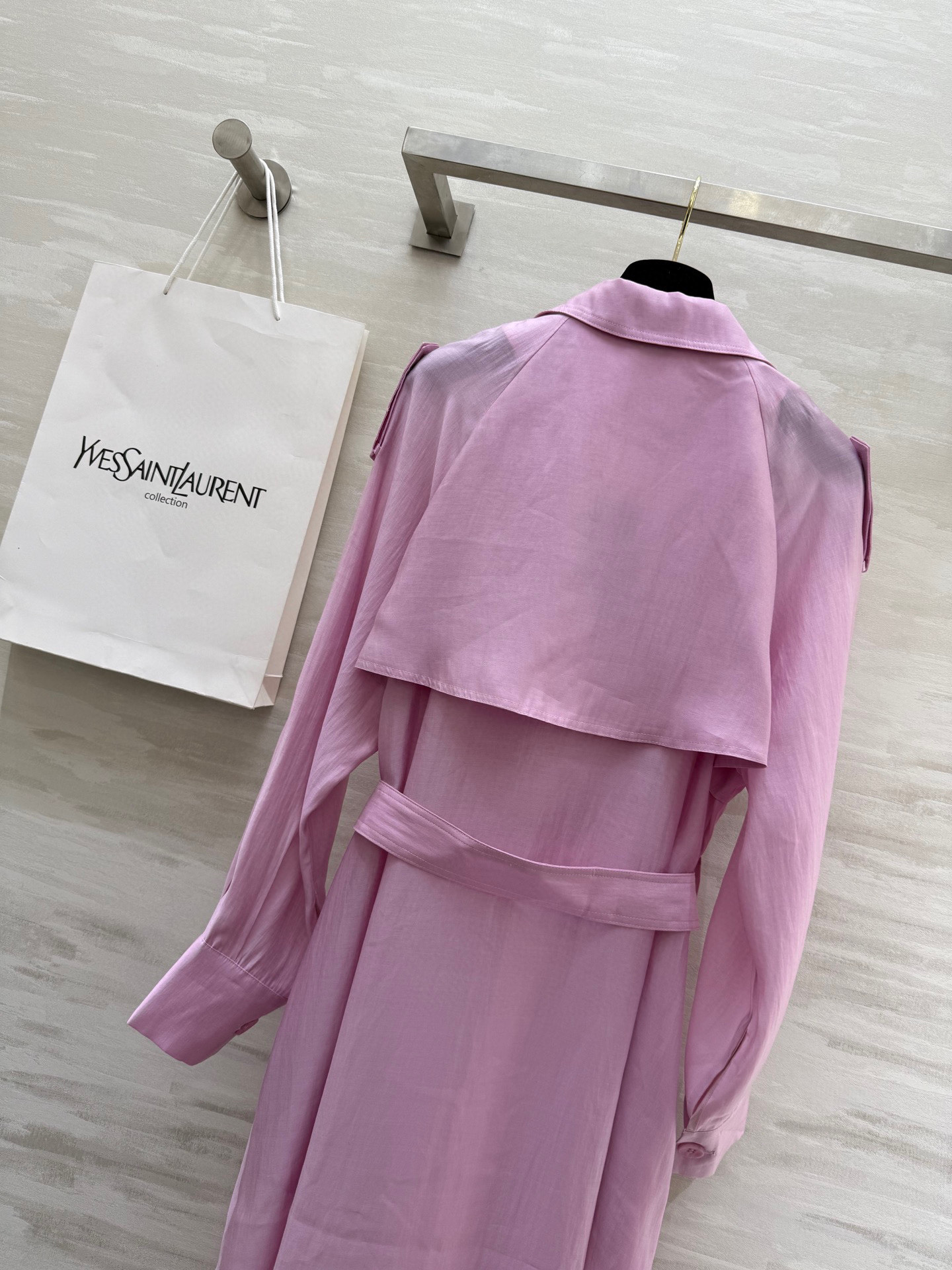 #ysl²⁵春夏新款 天丝风衣 高品质 现货首发size：S/M/L（s码胸围：114， 衣长：114）