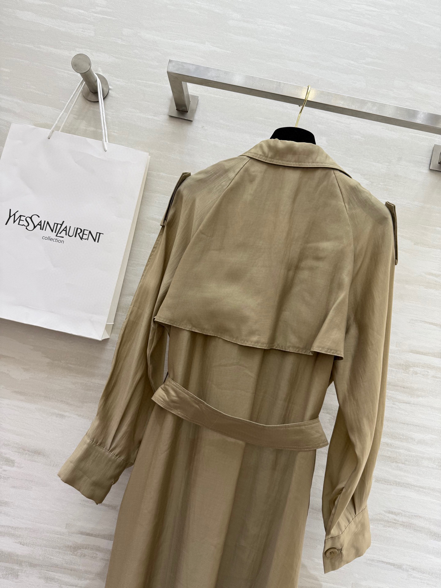 #ysl²⁵春夏新款 天丝风衣 高品质 现货首发size：S/M/L（s码胸围：114， 衣长：114）
