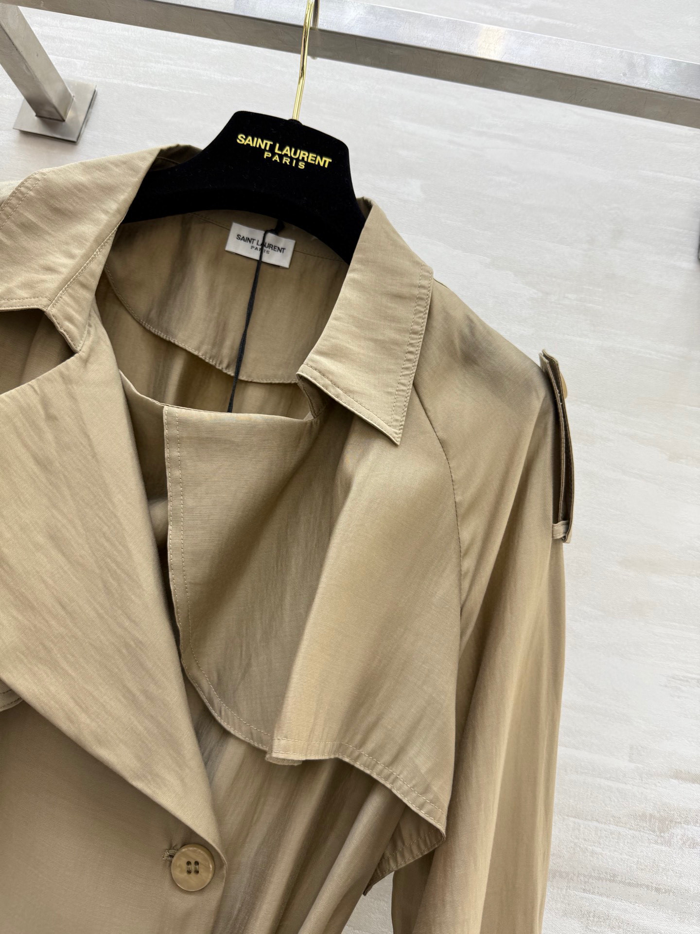 #ysl²⁵春夏新款 天丝风衣 高品质 现货首发size：S/M/L（s码胸围：114， 衣长：114）