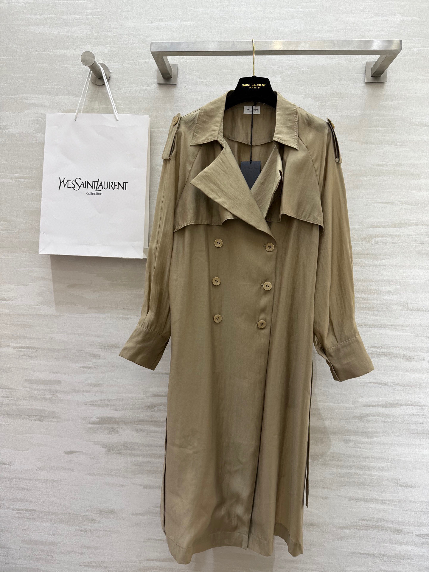 #ysl²⁵春夏新款 天丝风衣 高品质 现货首发size：S/M/L（s码胸围：114， 衣长：114）