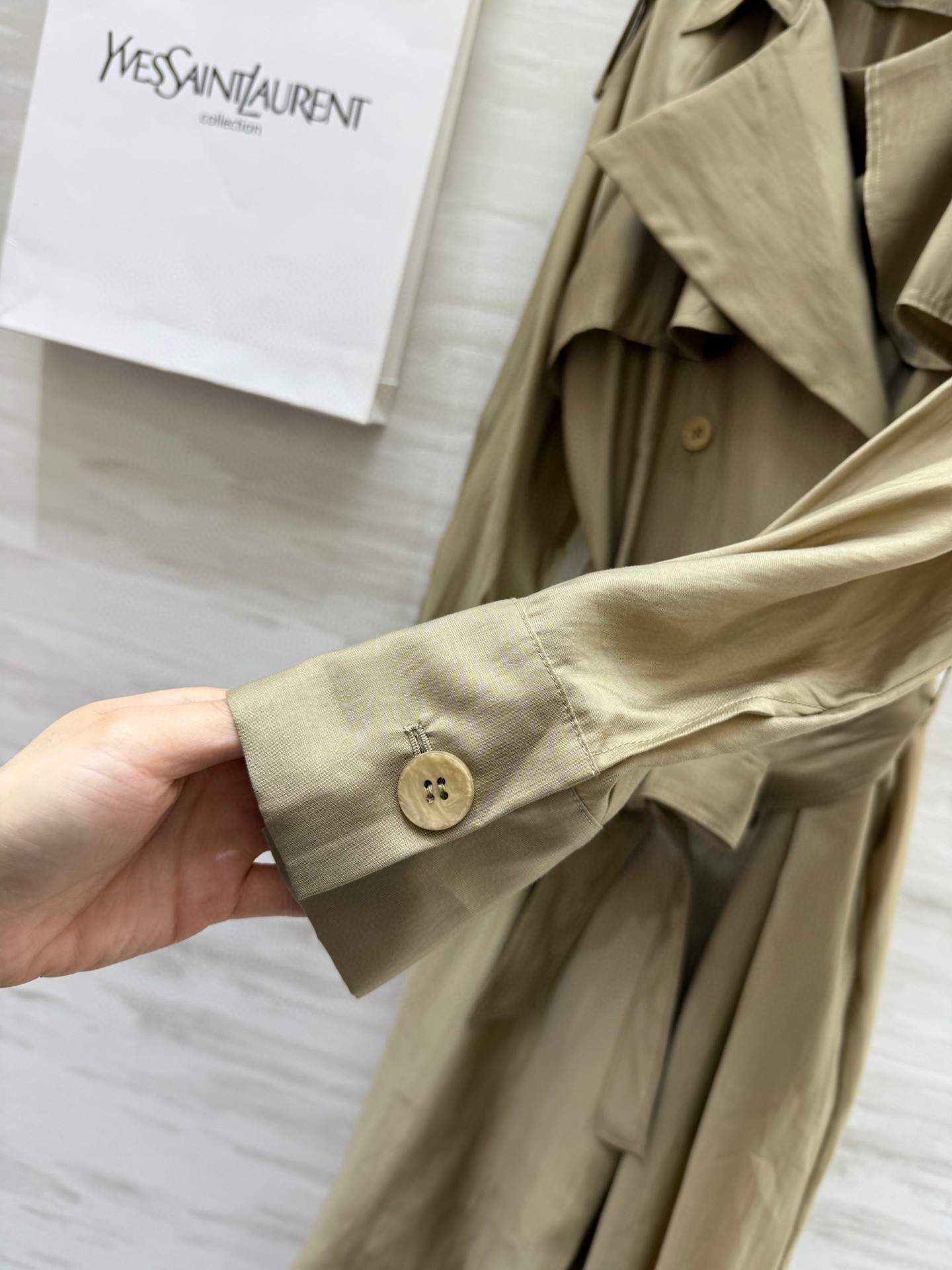 #ysl²⁵春夏新款 天丝风衣 高品质 现货首发size：S/M/L（s码胸围：114， 衣长：114）