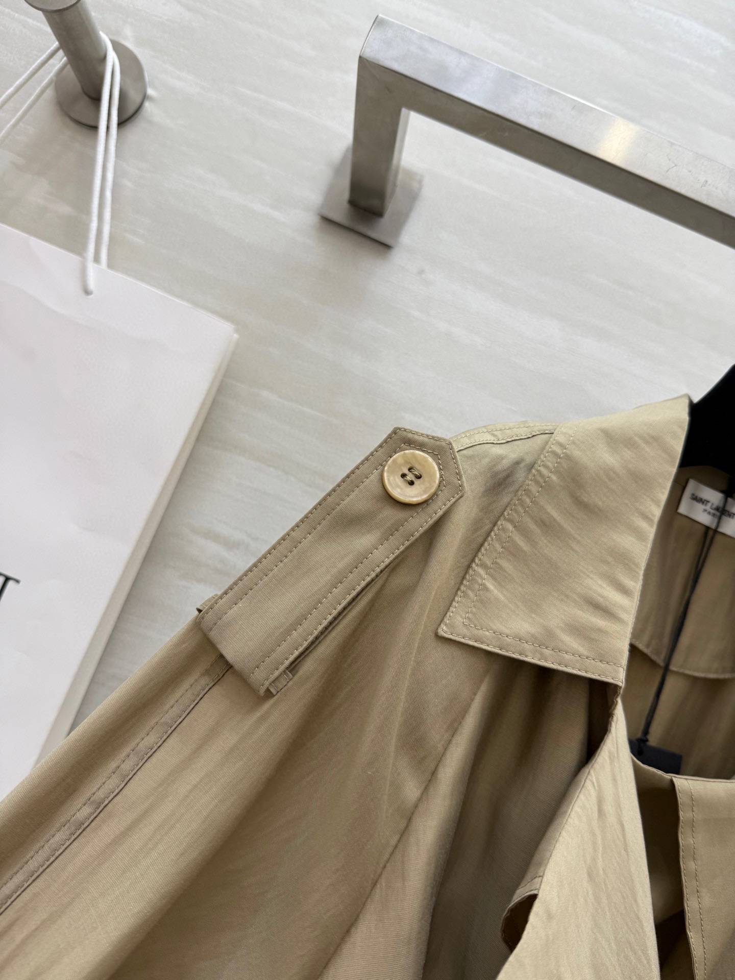 #ysl²⁵春夏新款 天丝风衣 高品质 现货首发size：S/M/L（s码胸围：114， 衣长：114）