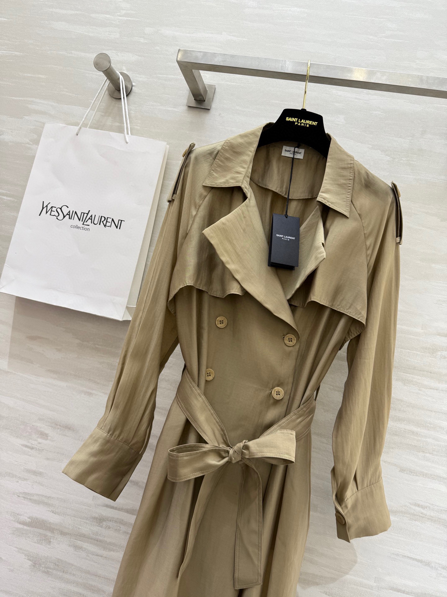 #ysl²⁵春夏新款 天丝风衣 高品质 现货首发size：S/M/L（s码胸围：114， 衣长：114）