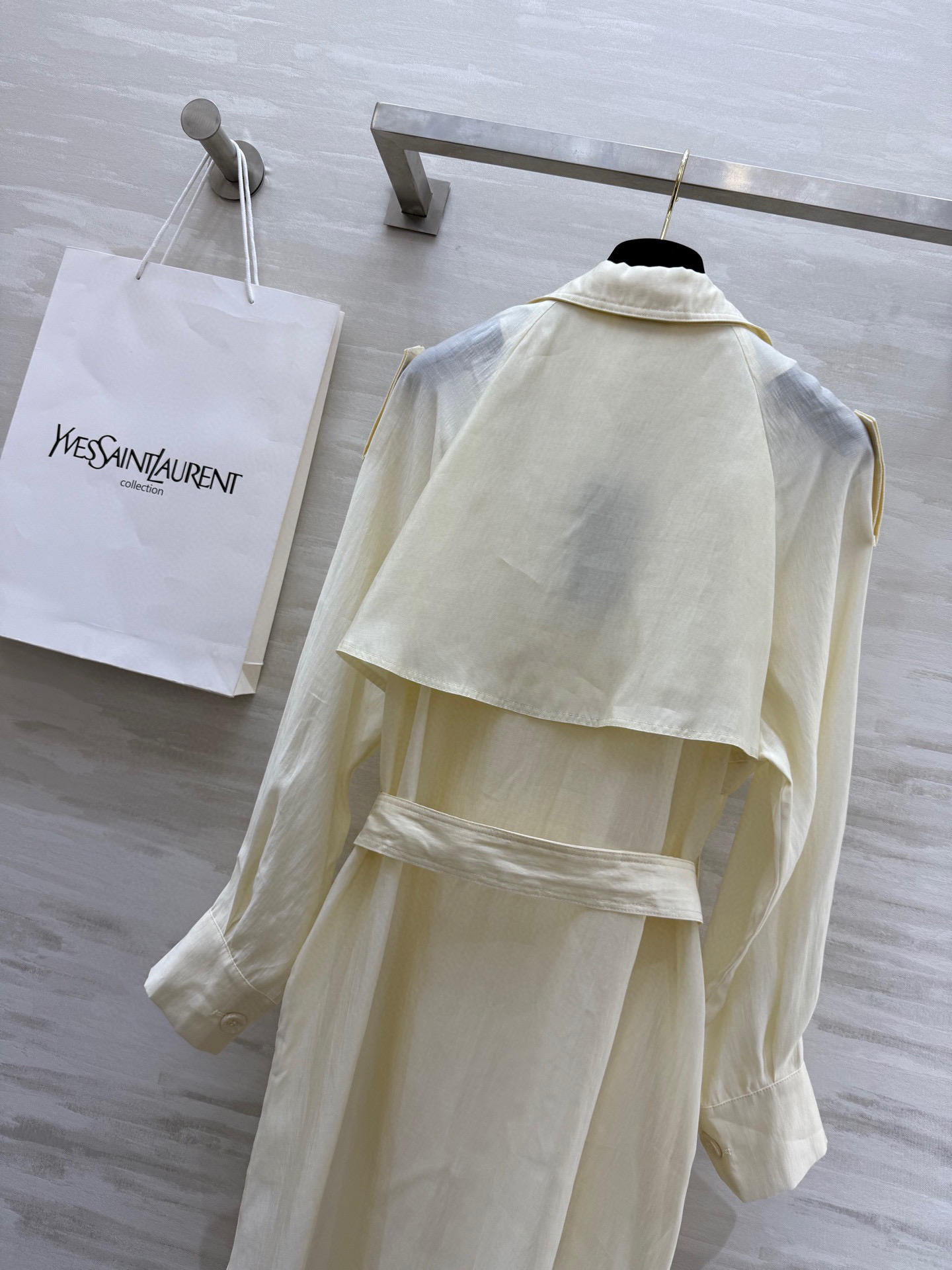 #ysl²⁵春夏新款 天丝风衣 高品质 现货首发size：S/M/L（s码胸围：114， 衣长：114）