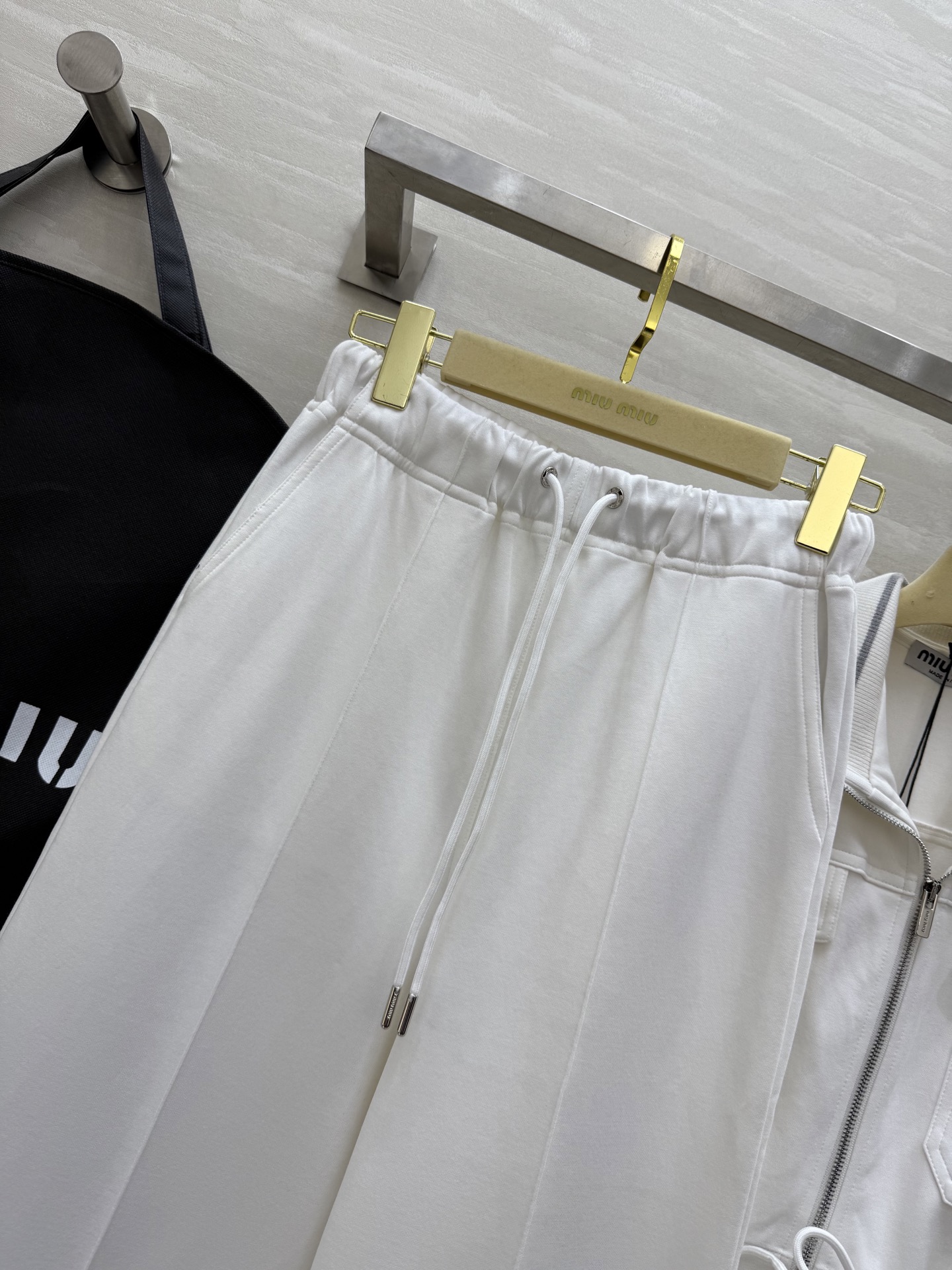 #MIUMI♡²⁵ 休闲套装 棒球夹克式设计帅气时髦 立体剪裁版型 高品质定制 现货首发size：S/M