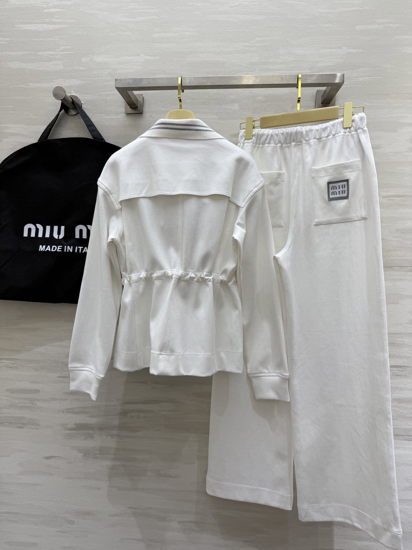 #MIUMI♡²⁵ 休闲套装 棒球夹克式设计帅气时髦 立体剪裁版型 高品质定制 现货首发size：S/M