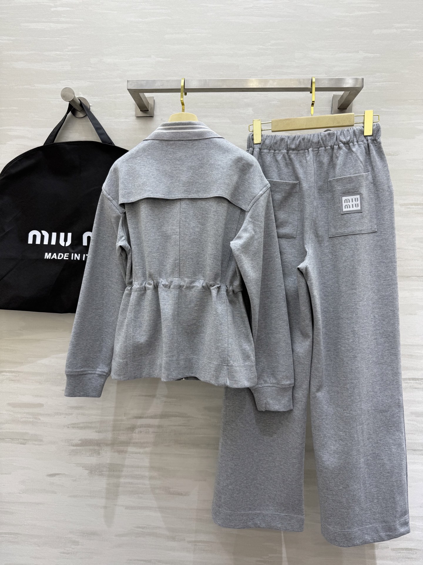#MIUMI♡²⁵ 休闲套装 棒球夹克式设计帅气时髦 立体剪裁版型 高品质定制 现货首发size：S/M