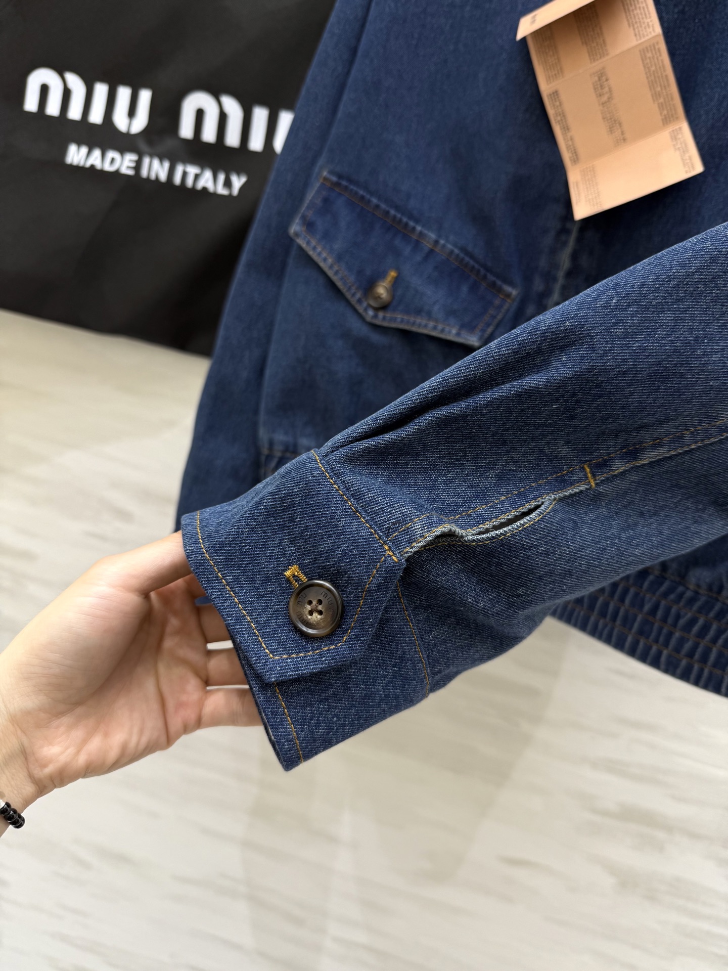 #Miumi♡²⁵翻领牛仔外套 高品质定制 现货首发size：S/M/L（s码肩宽：45，胸围：102，