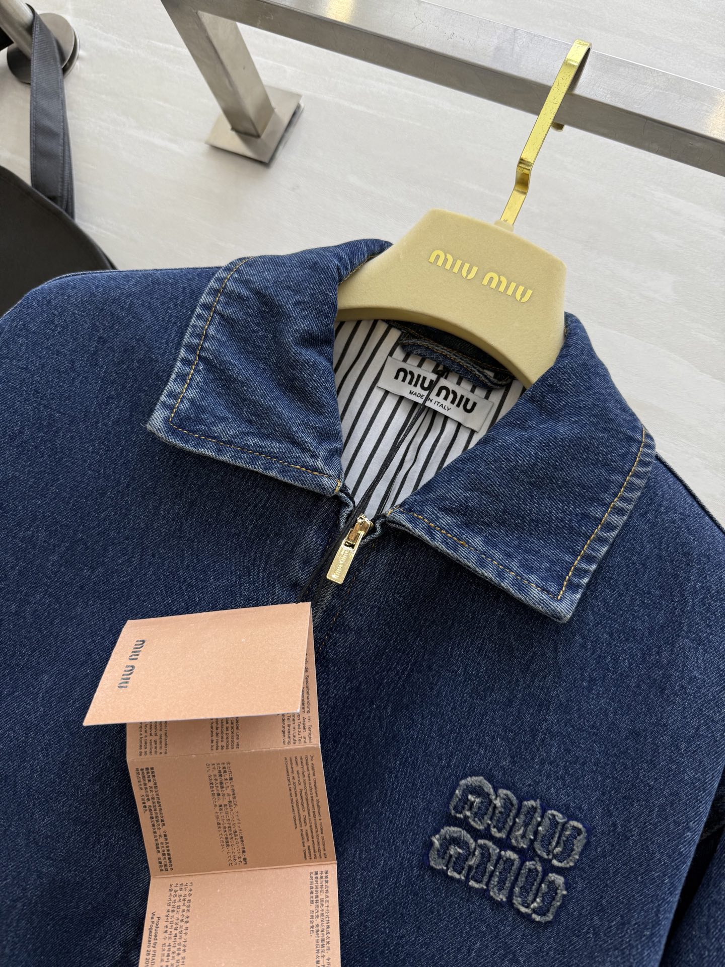 #Miumi♡²⁵翻领牛仔外套 高品质定制 现货首发size：S/M/L（s码肩宽：45，胸围：102，