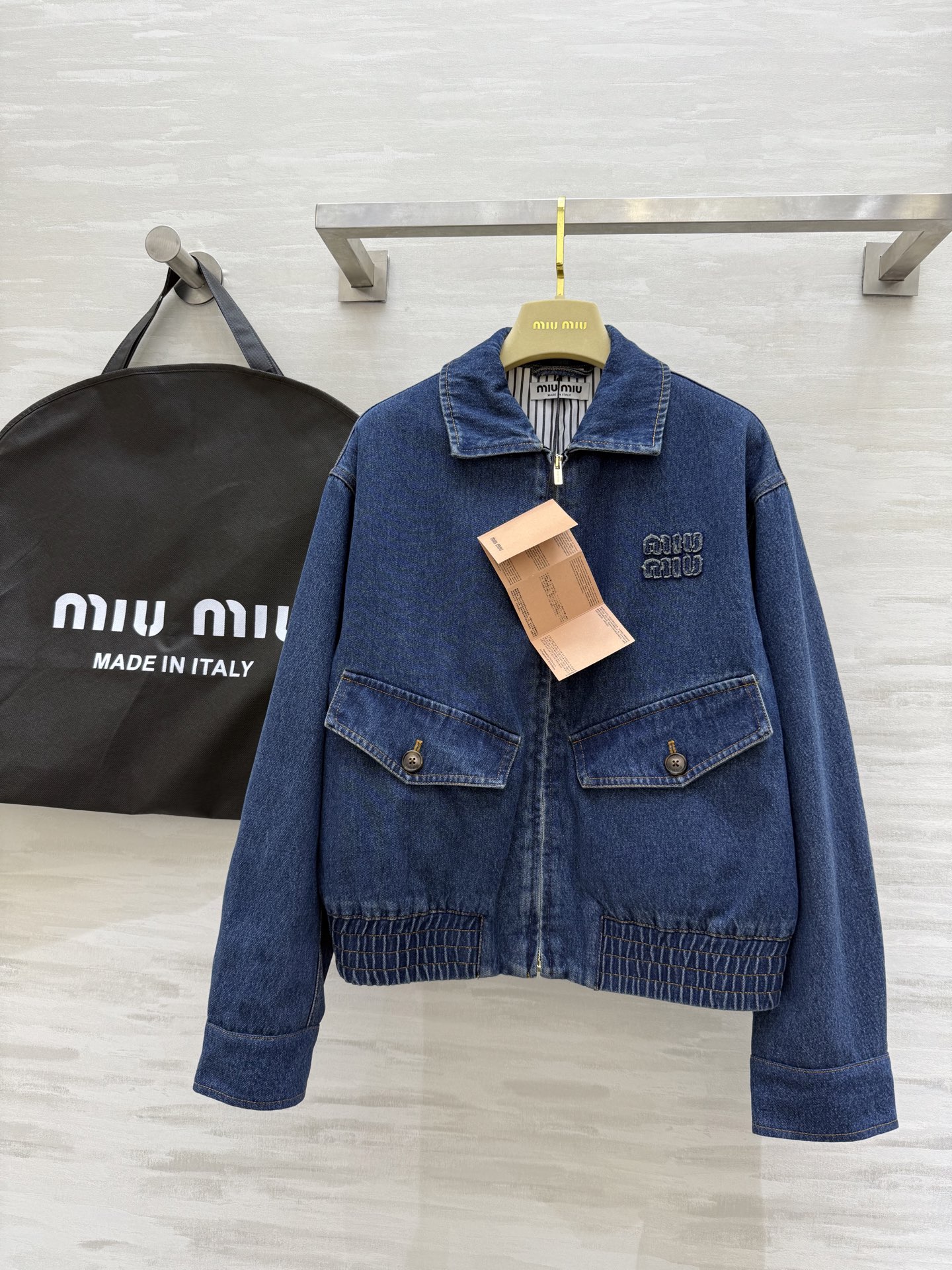 #Miumi♡²⁵翻领牛仔外套 高品质定制 现货首发size：S/M/L（s码肩宽：45，胸围：102，