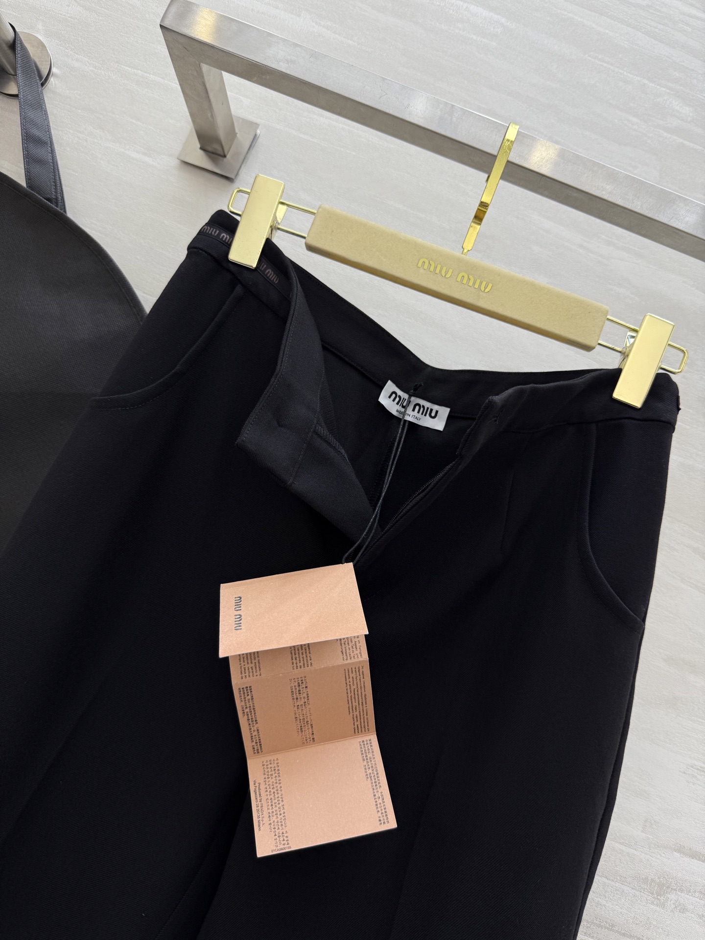 #Miumi♡²⁵西裤 立体剪裁裤型 高品质定制 现货首发size：S/M/L（s码腰围：66，臀围：9