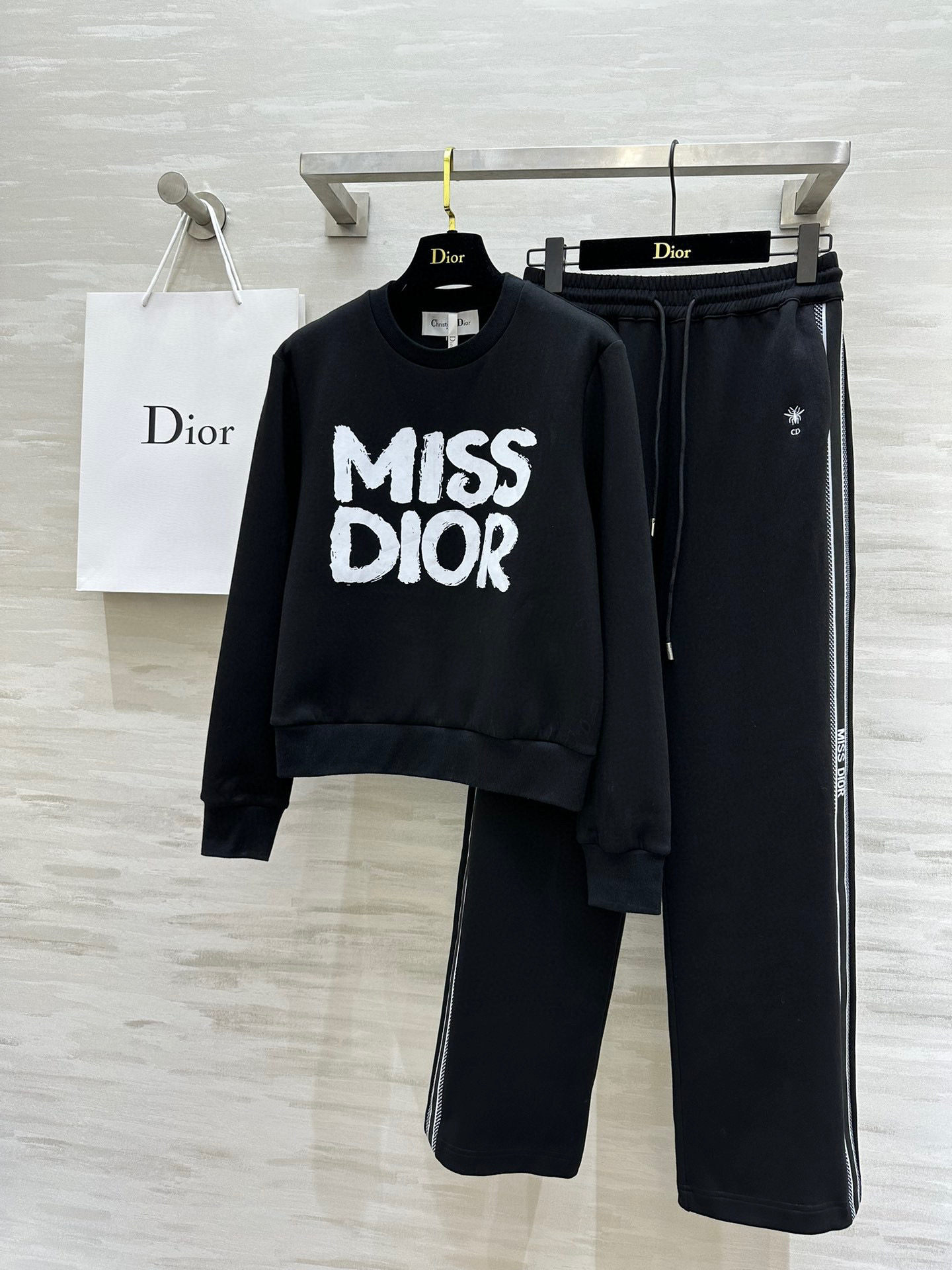 #DIO♡²⁵新品MissDIO·系列标识 印花纯棉运动风套装 进口Baby棉面料柔软细腻质感超赞 定位