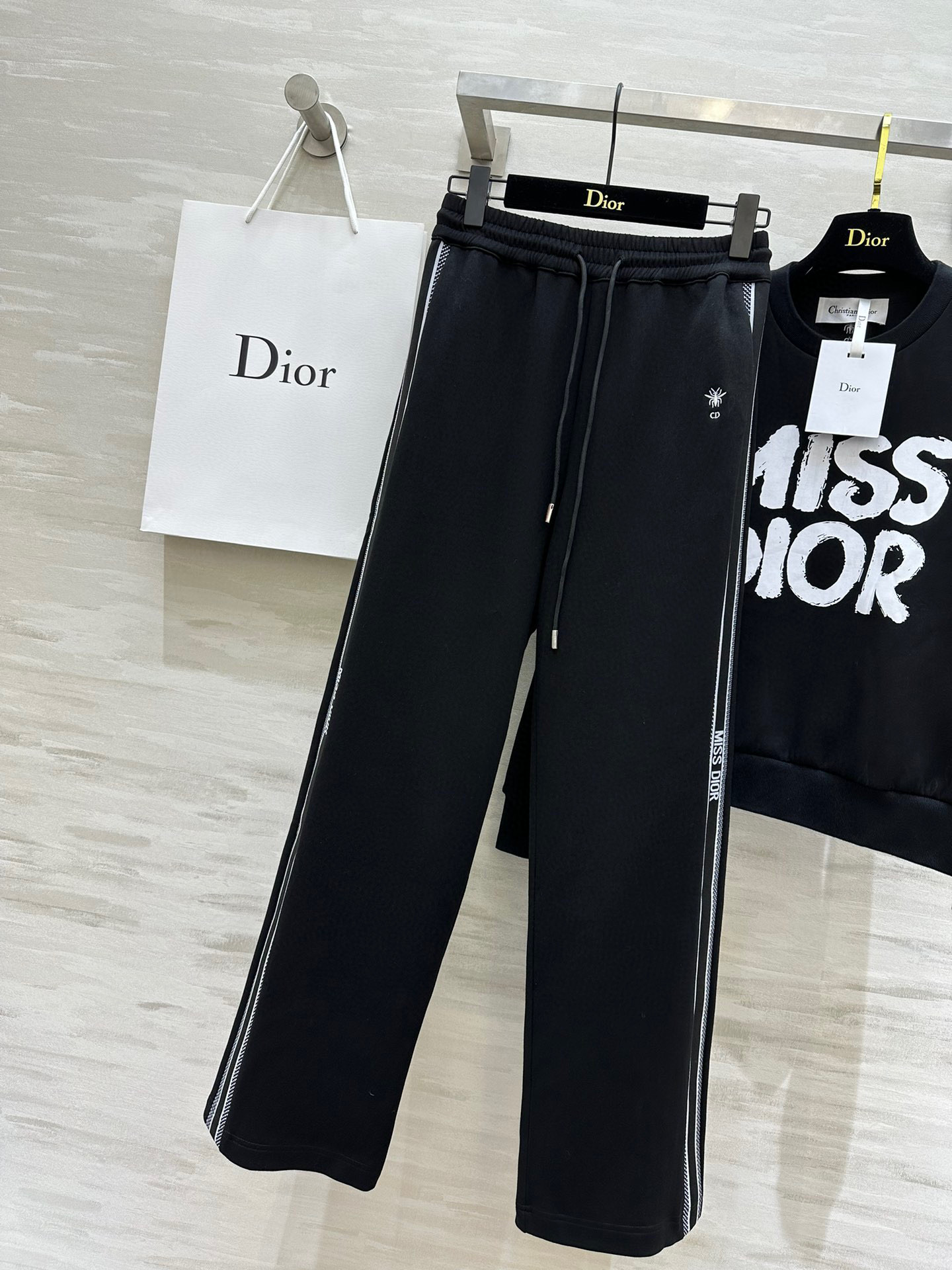 #DIO♡²⁵新品MissDIO·系列标识 印花纯棉运动风套装 进口Baby棉面料柔软细腻质感超赞 定位