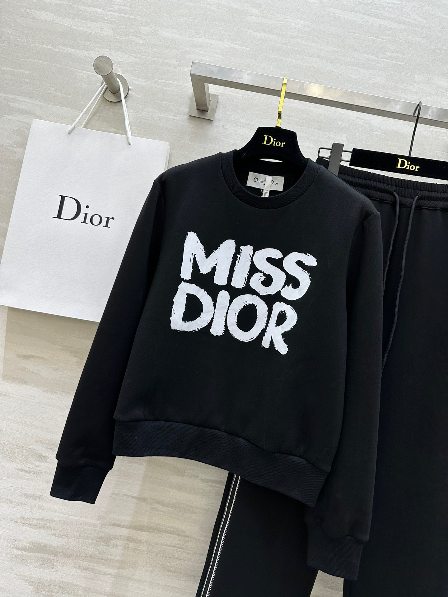 #DIO♡²⁵新品MissDIO·系列标识 印花纯棉运动风套装 进口Baby棉面料柔软细腻质感超赞 定位
