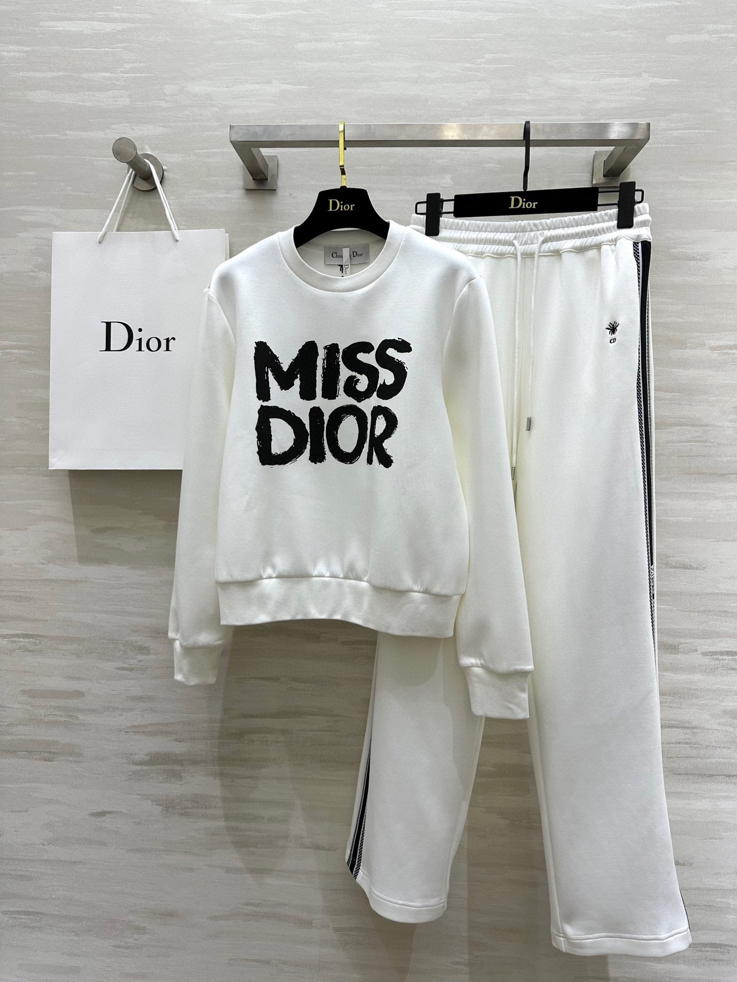 #DIO♡²⁵新品MissDIO·系列标识 印花纯棉运动风套装 进口Baby棉面料柔软细腻质感超赞 定位