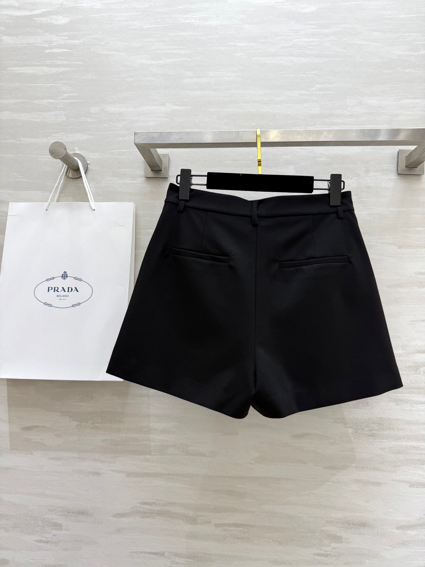 #Prad♡²⁵春夏新款 西服短裤 高品质 现货首发size：S/M/L（M码腰围：72，臀围：90，裤