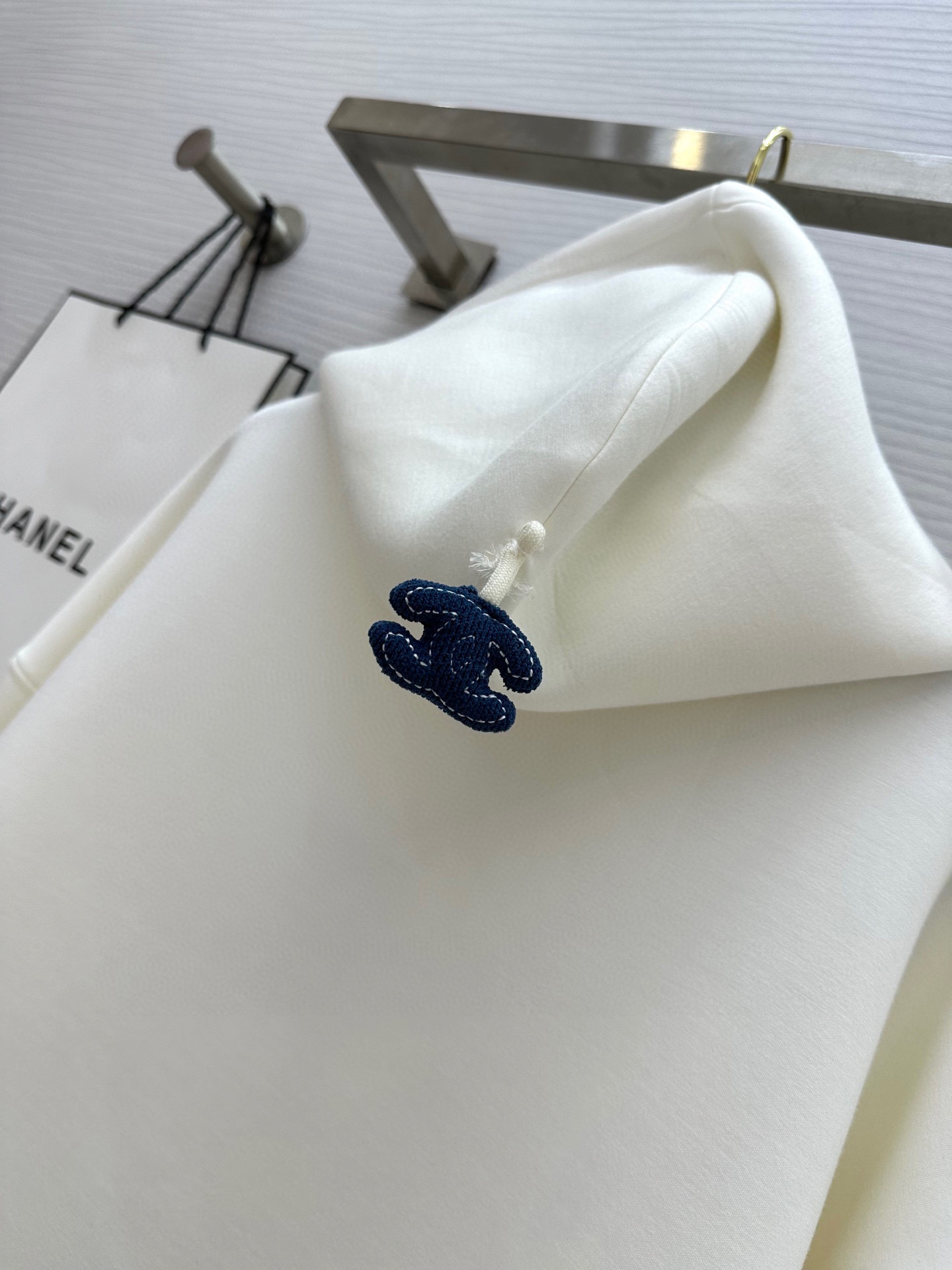 #Chane♡连帽宽松版外套 size：S/M/L（S码肩宽：67，胸围：134，衣长：64）
