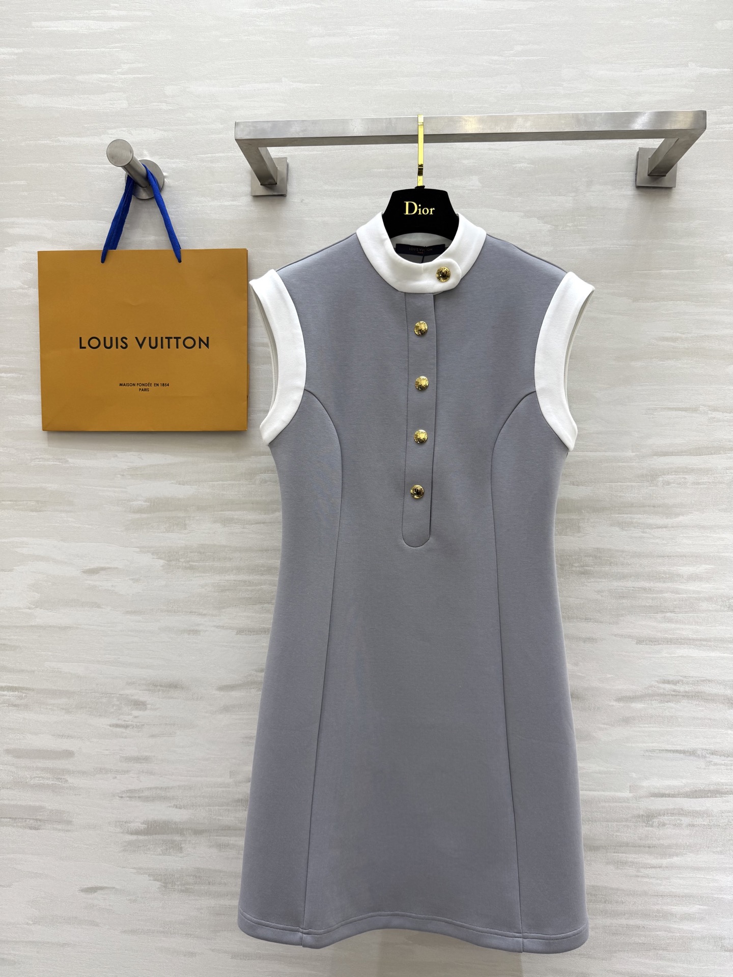 NO:329328,#LV SS SILLOUETTE new style stand collar half-breasted dress high-quality customization spot first-time sizeS/M/L (size s bust 86, 88 length), louis vuitton, skirts, alexander wang19860909#LV SS SILLOUETTE新款 立领半排扣连衣裙 高品质定制 现货首发sizeS/M/L（s码胸围86,衣长88）,,louis vuitton,skirts,alexander wang,Women's clothing