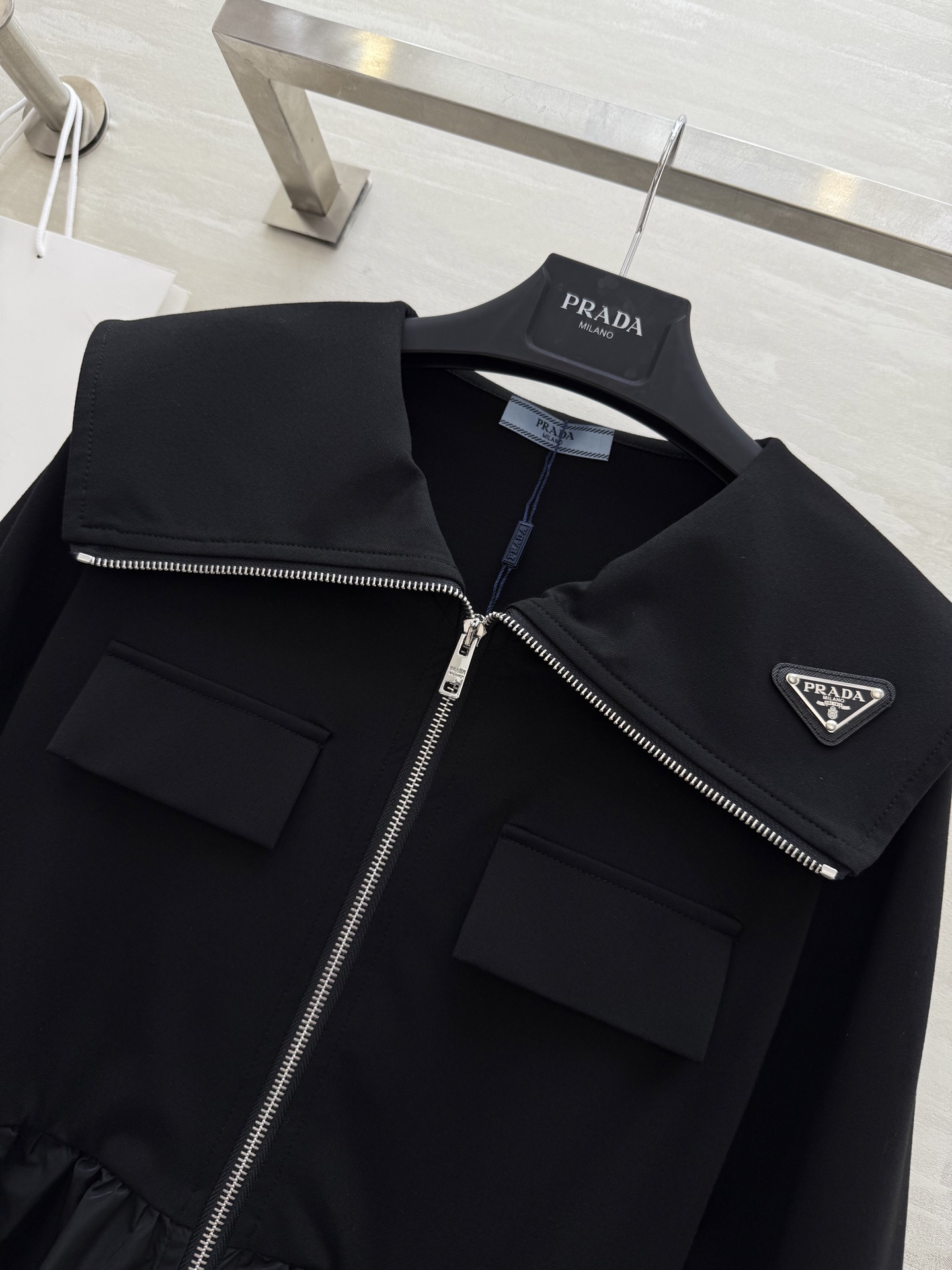 #Prad♡²⁵翻领收腰连衣裙 高品质定制 现货首发size：S/M/L（s码胸围：84，衣长：114）