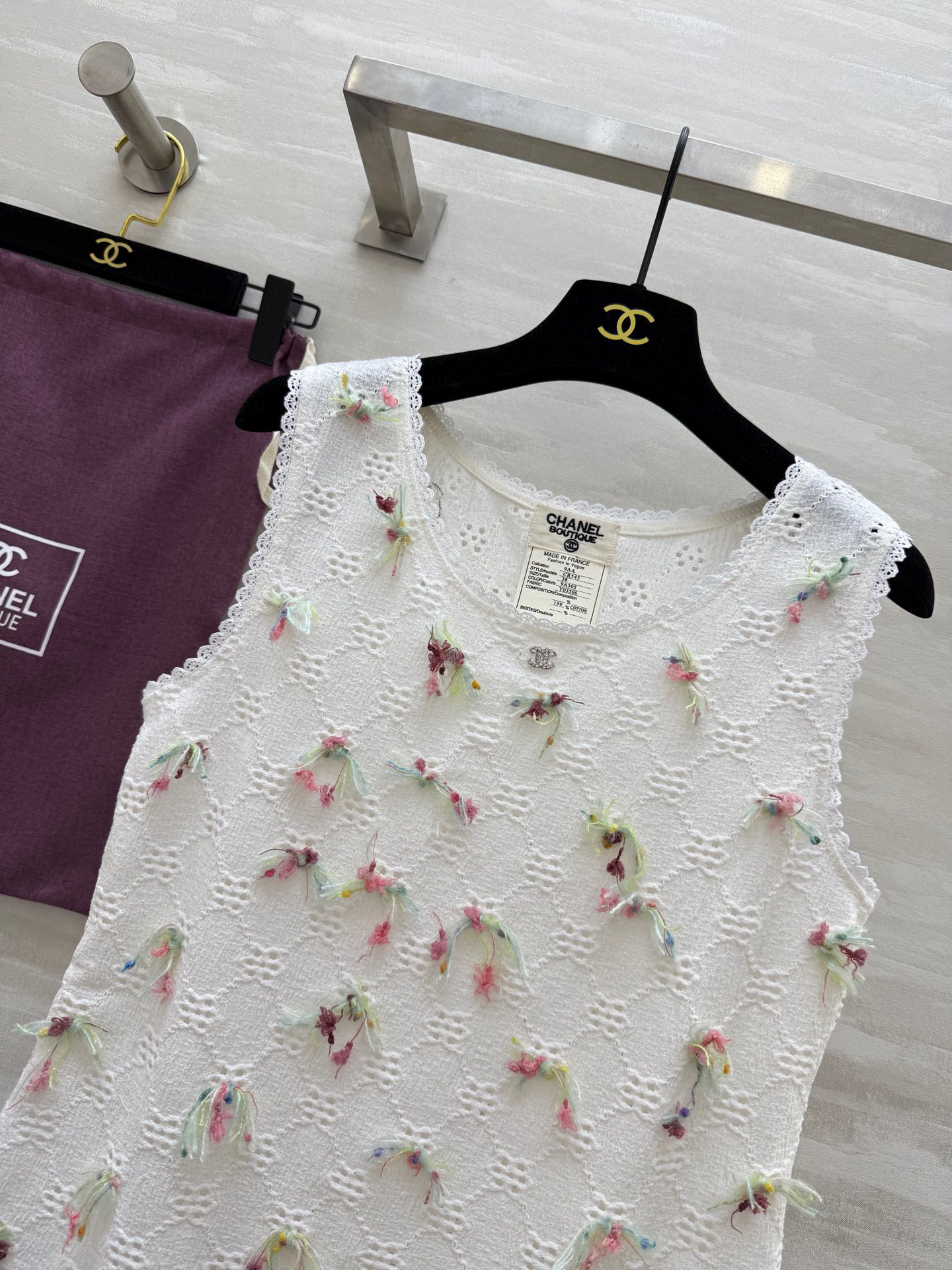 #𝘾𝙃𝙉𝙀𝙇♡ 𝙫𝙞𝙣𝙩𝙖𝙜𝙚系 镂空花边小背心 彩色手工编织花工艺 极具南法小氛围 高品质定制 现货首