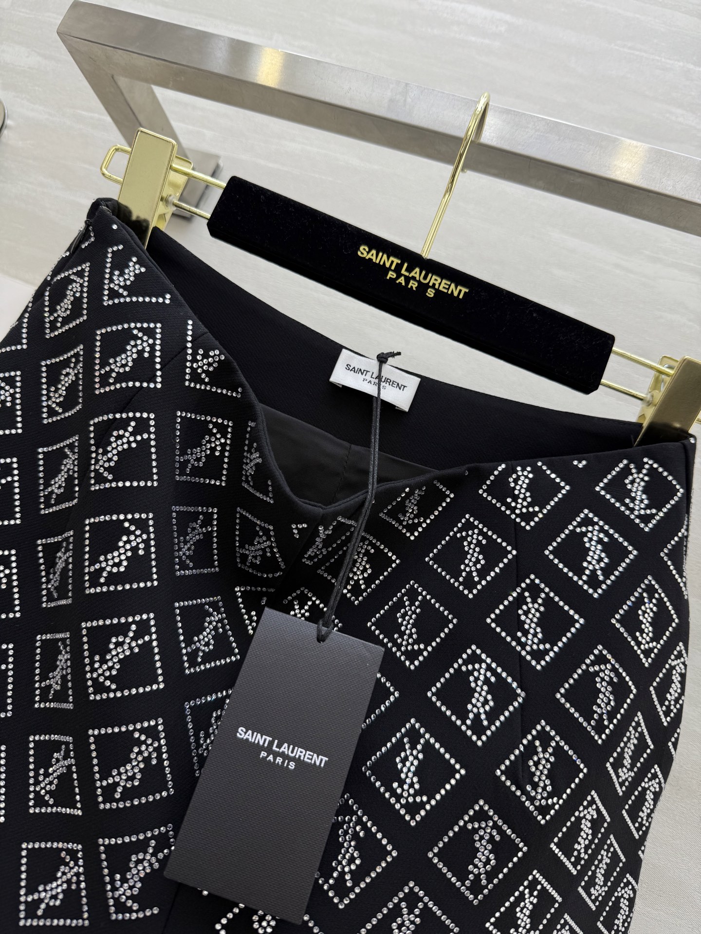 #ysl²⁵字母烫钻短裤 超A超时髦 高品质定制 现货首发size：S/M/L（s码腰围：66，臀围：9
