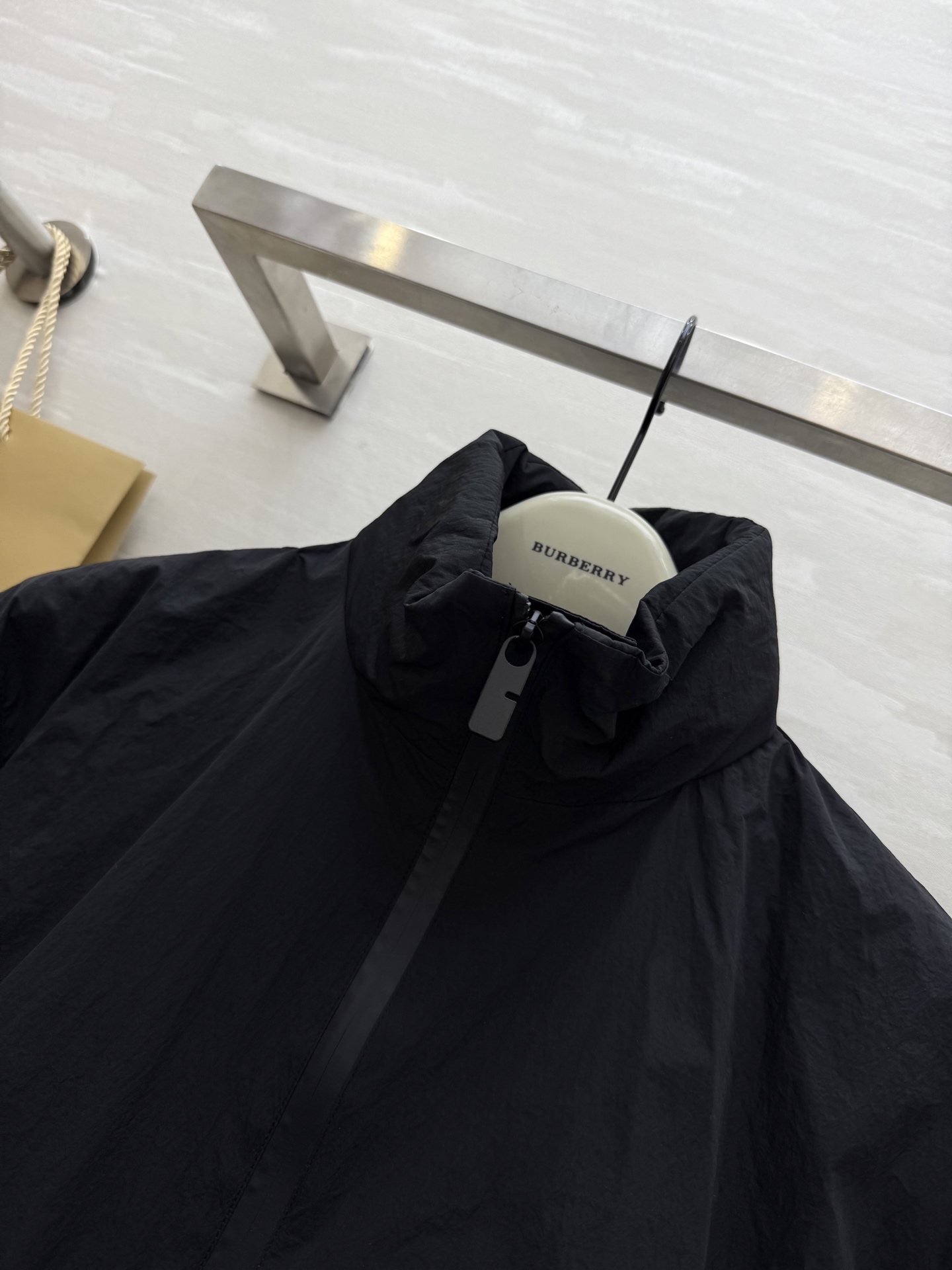 #Burberr♡²⁵战马刺绣🪡隐藏连帽抽绳防晒风衣外套 高品质定制 现货首发size：S/M/L/XL