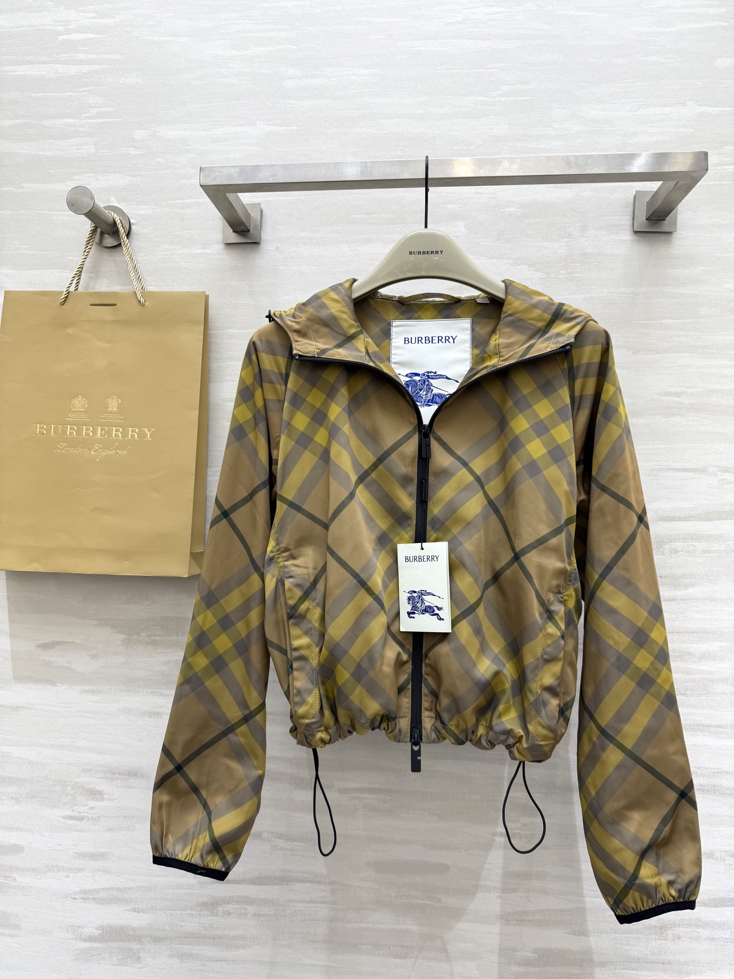 #Burberr♡²⁵夹克连帽短款外套 高品质定制 现货首发size：S/M/L/XL/XXL（s码胸围