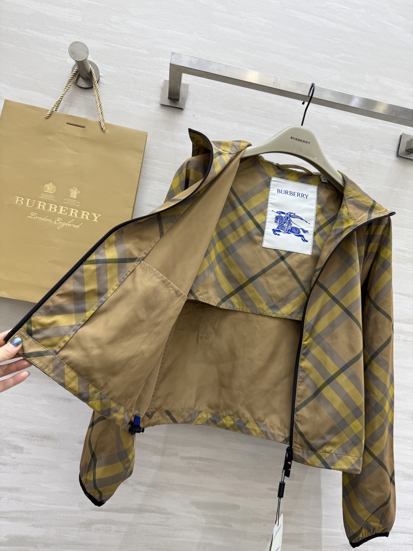 #Burberr♡²⁵夹克连帽短款外套 高品质定制 现货首发size：S/M/L/XL/XXL（s码胸围