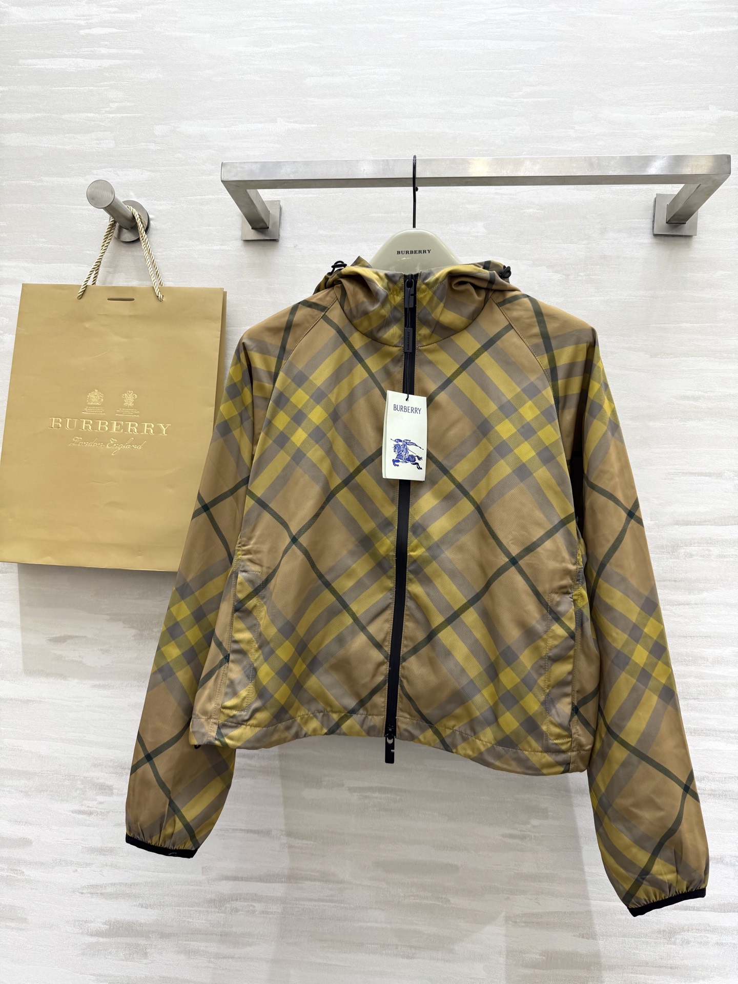 #Burberr♡²⁵夹克连帽短款外套 高品质定制 现货首发size：S/M/L/XL/XXL（s码胸围